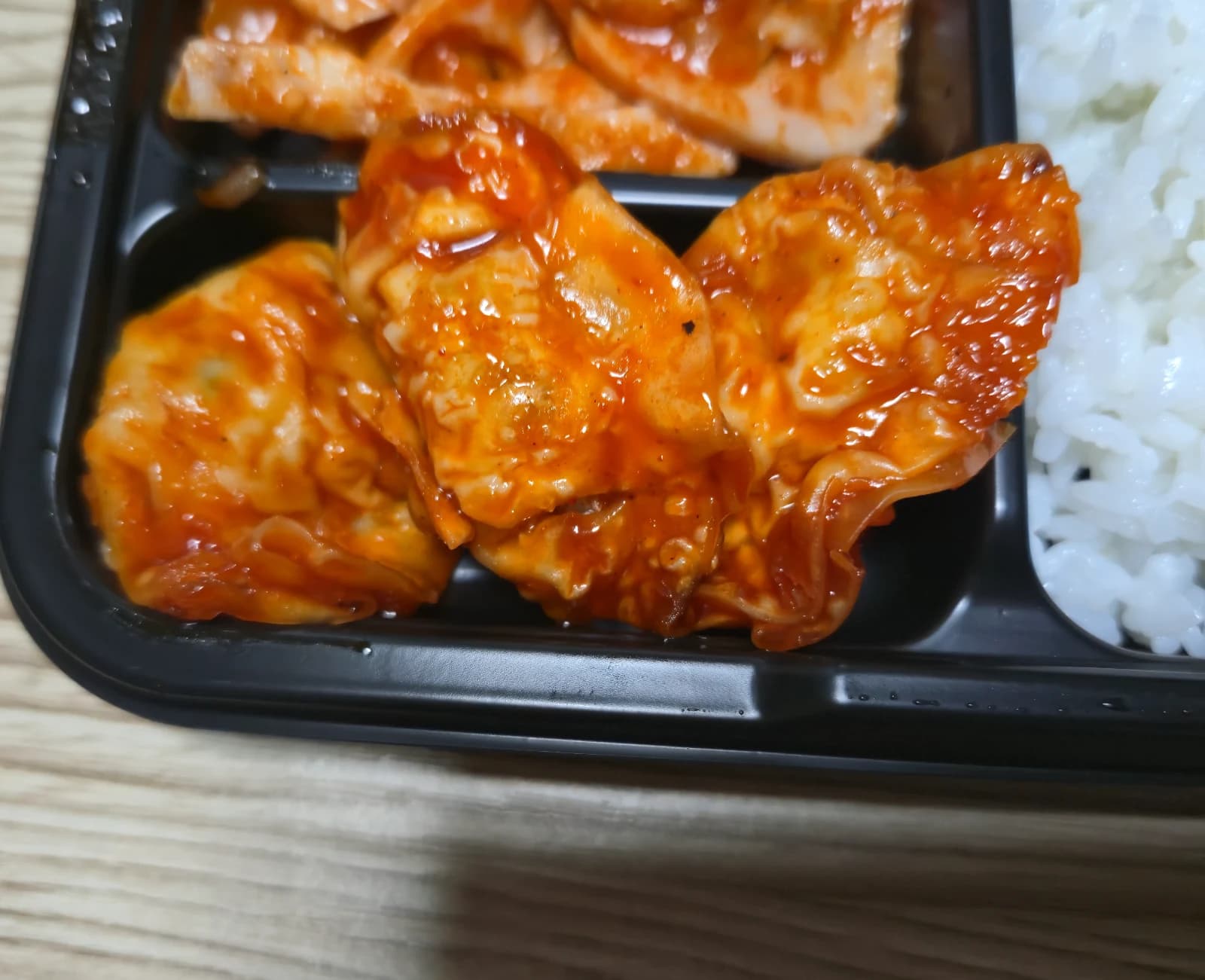 ヘジャロウン弁当 味付け餃子 甘辛ソースが合わず期待外れのおかず