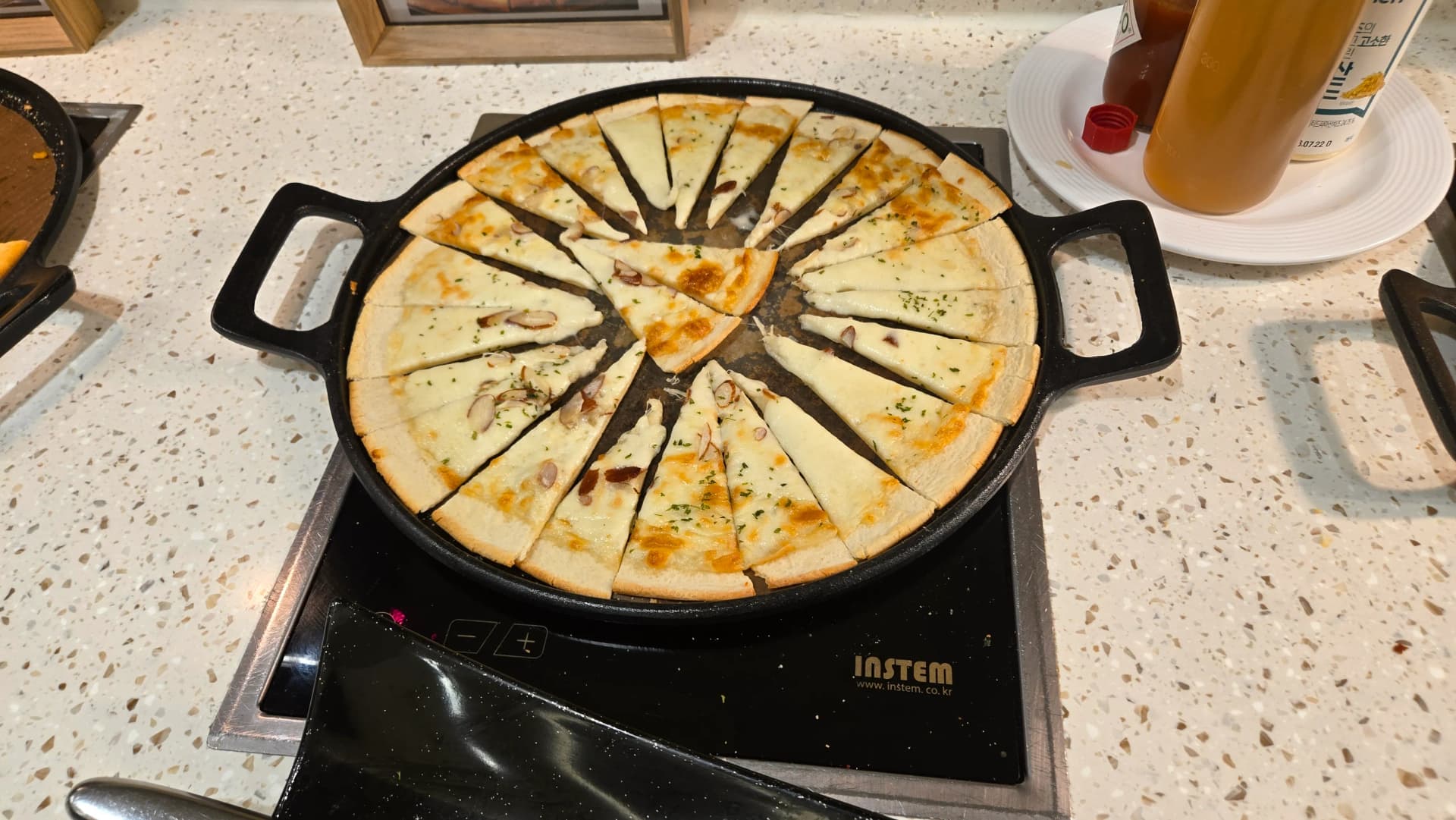 Pasta ya nyanya, pasta nyingi katika mchuzi mzito wa nyanya | 하이제이에스비