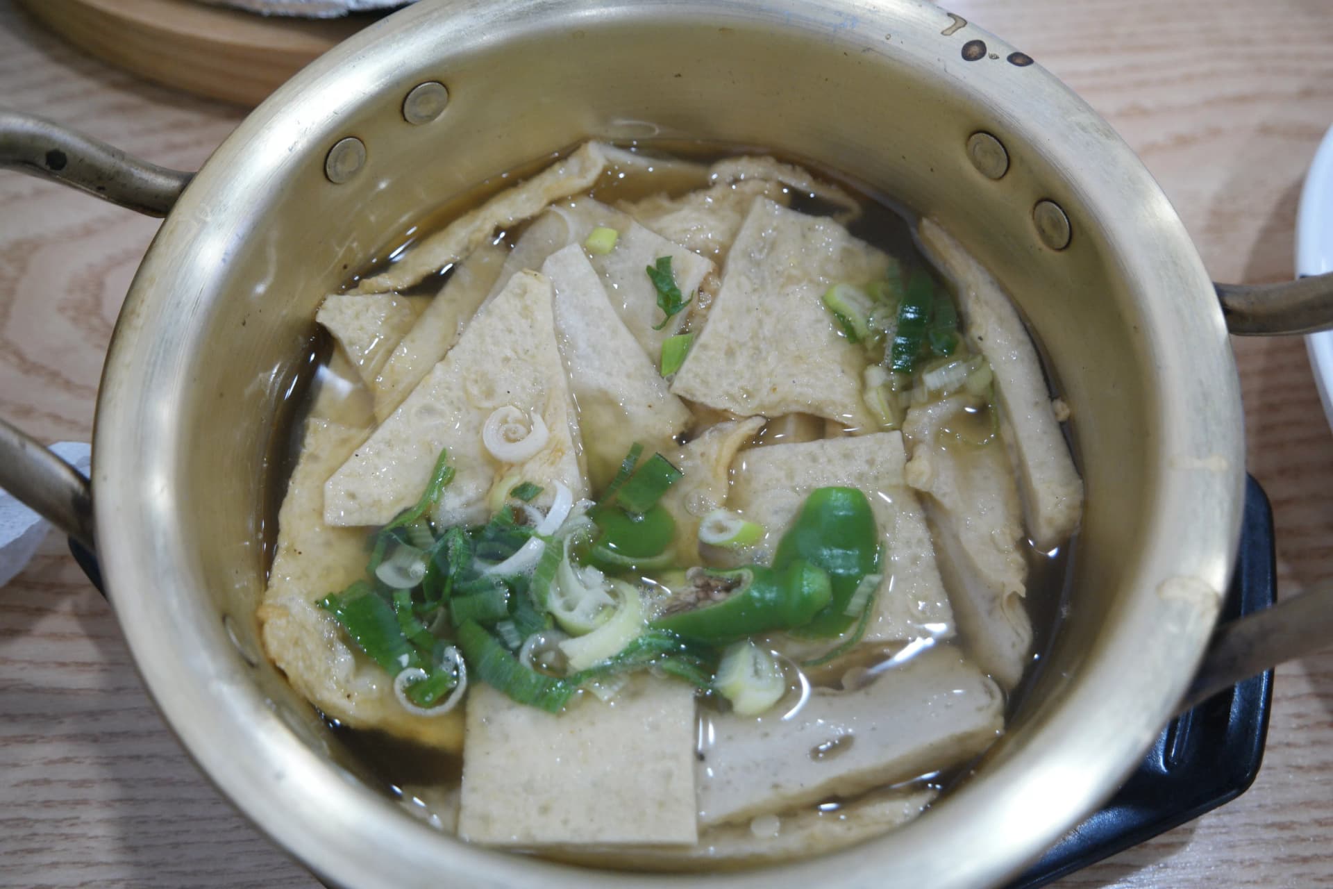 Рибен ресторант в Корея с рибена супа от еомук, лук и люти чушки | 하이제이에스비