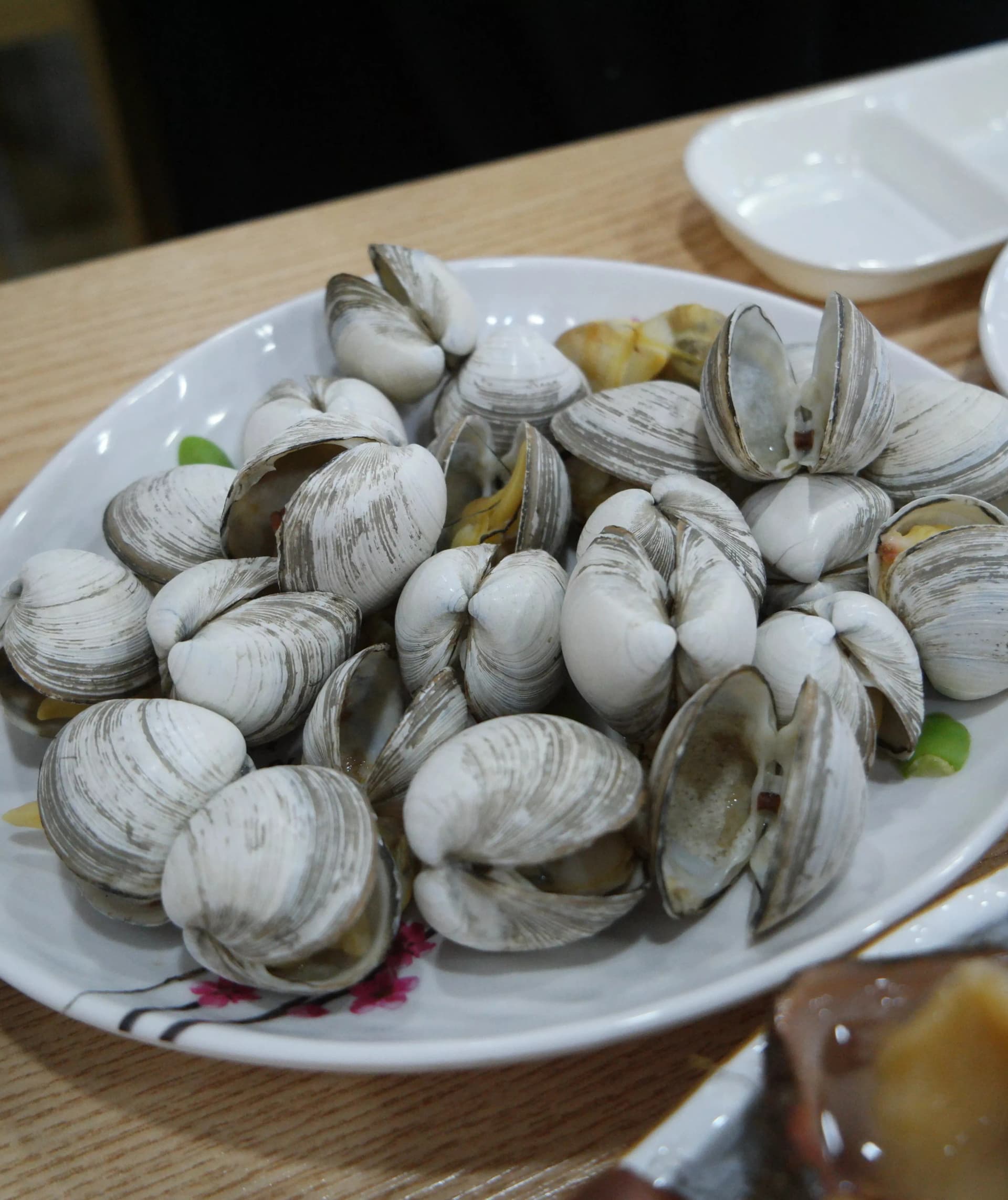 Задушени миди в корейско курс меню с морски дарове | 하이제이에스비