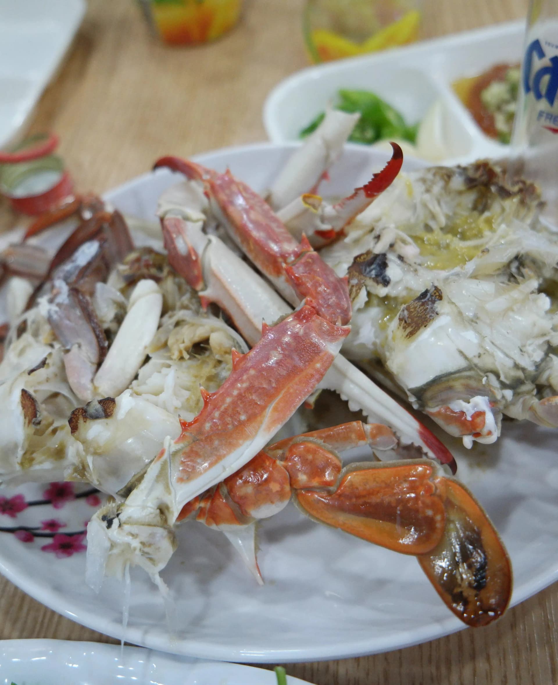 Червено сварен син рак в корейско морско курс меню | 하이제이에스비