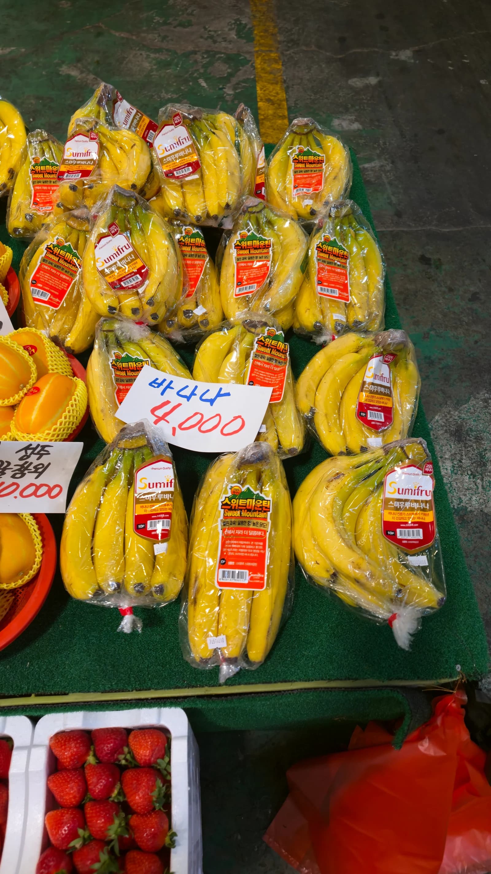 바나나 한 송이 4000원, 한국 수입 과일 중 가성비가 좋은 편