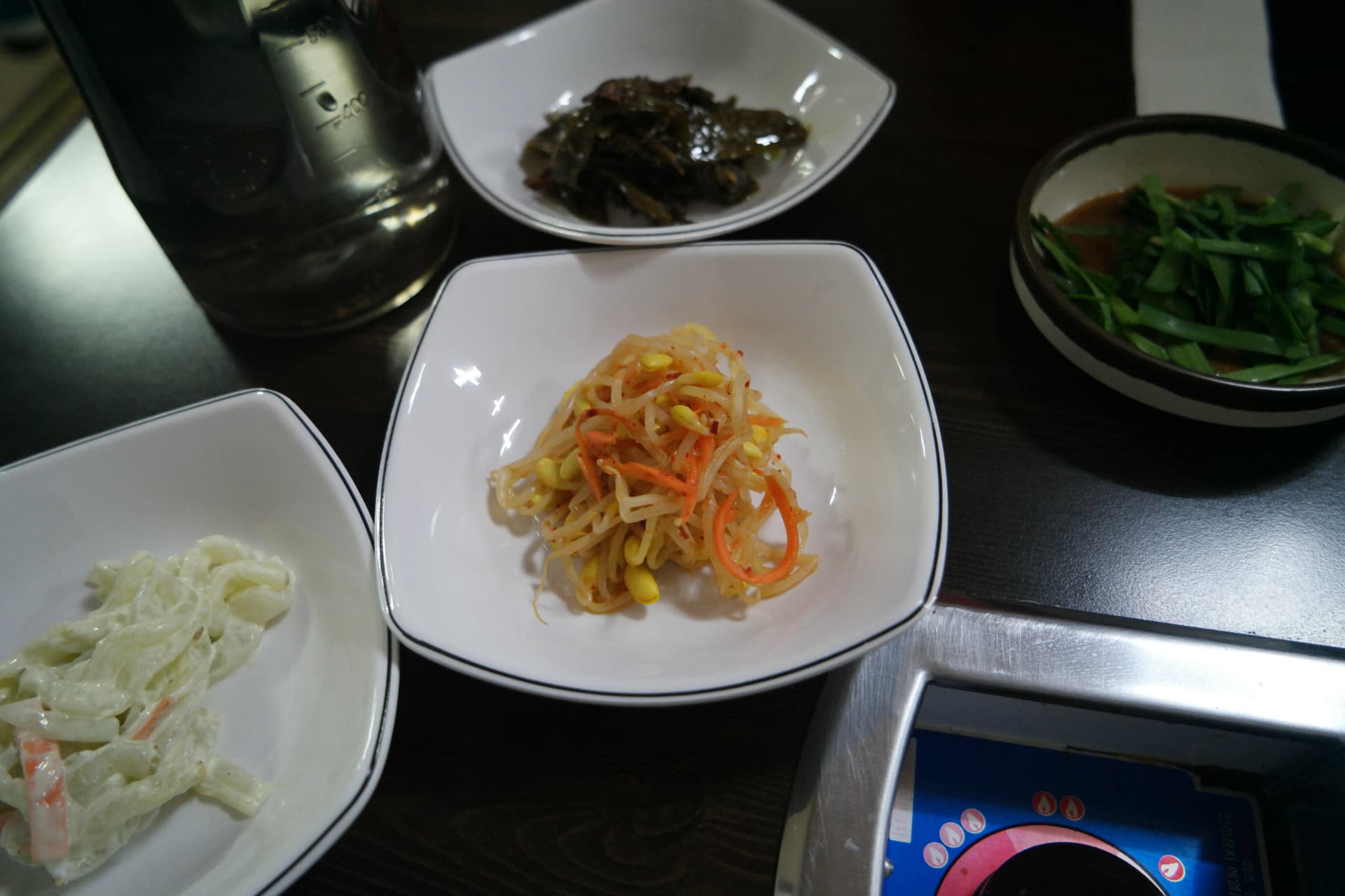 Tumis tauge renyah kontras tekstur dengan bebek panggang | 하이제이에스비