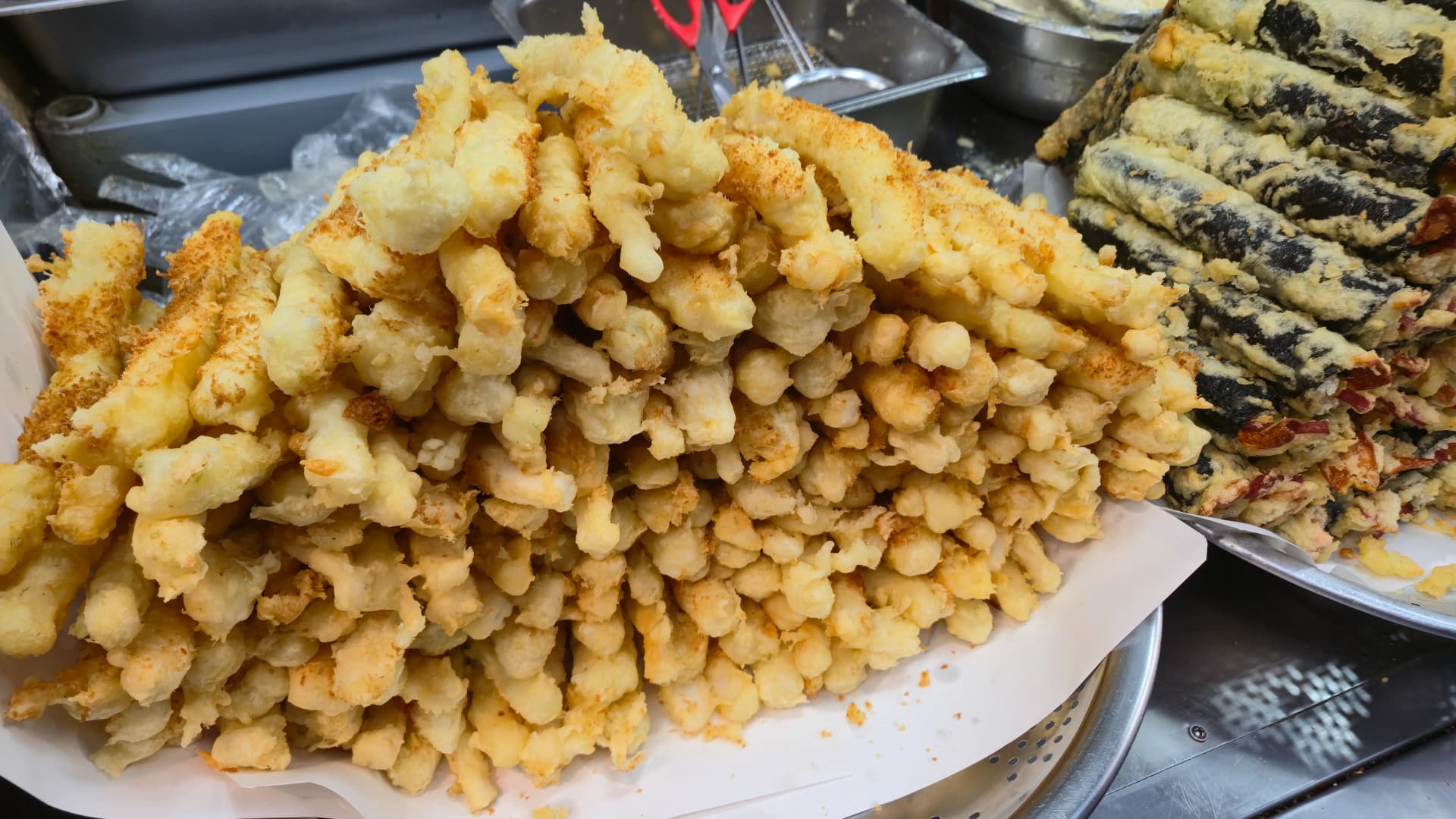 Frittierte Chilischoten auf dem Seomun-Markt — Cheongyang-Chilis in knusprigem Teigmantel | 하이제이에스비