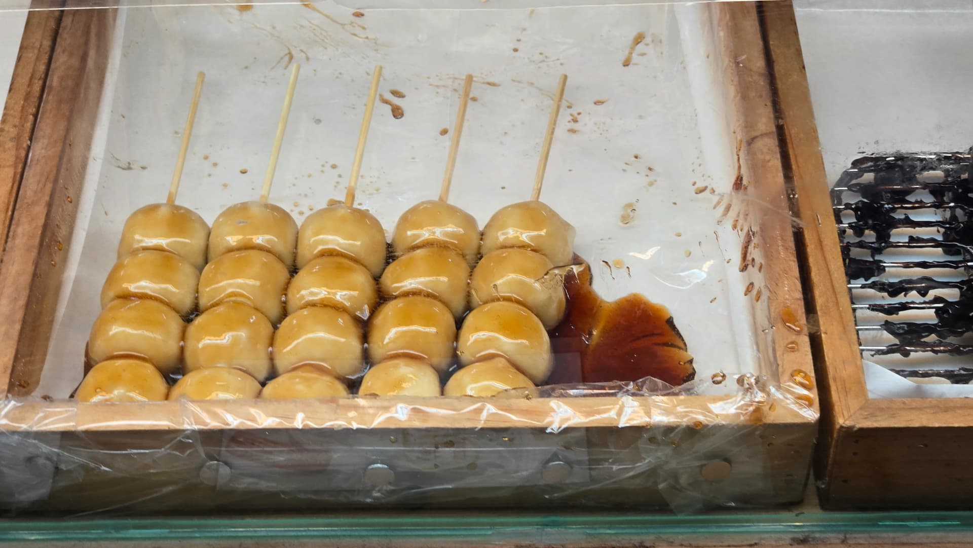 ກຢ໋ອງດັນ ມັດຊະ ຄຣີມຊີສ ແລະ ລົດຊາດດອກຊາກຸຣະ ຕະຫຼາດເກົາຫຼີ | 하이제이에스비