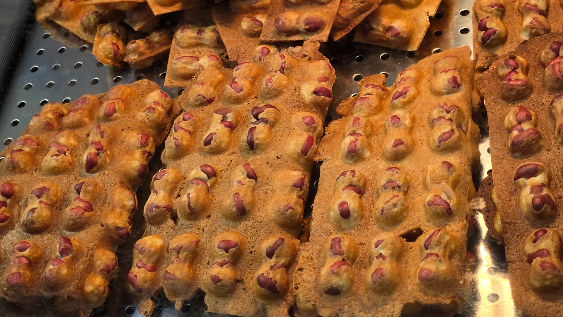 ແຜ່ນຖົ່ວດິນອົບ ຖົ່ວດິນຝັງໃນແປ້ງ ຂະໜົມພື້ນເມືອງ ຕະຫຼາດ Seomun | 하이제이에스비