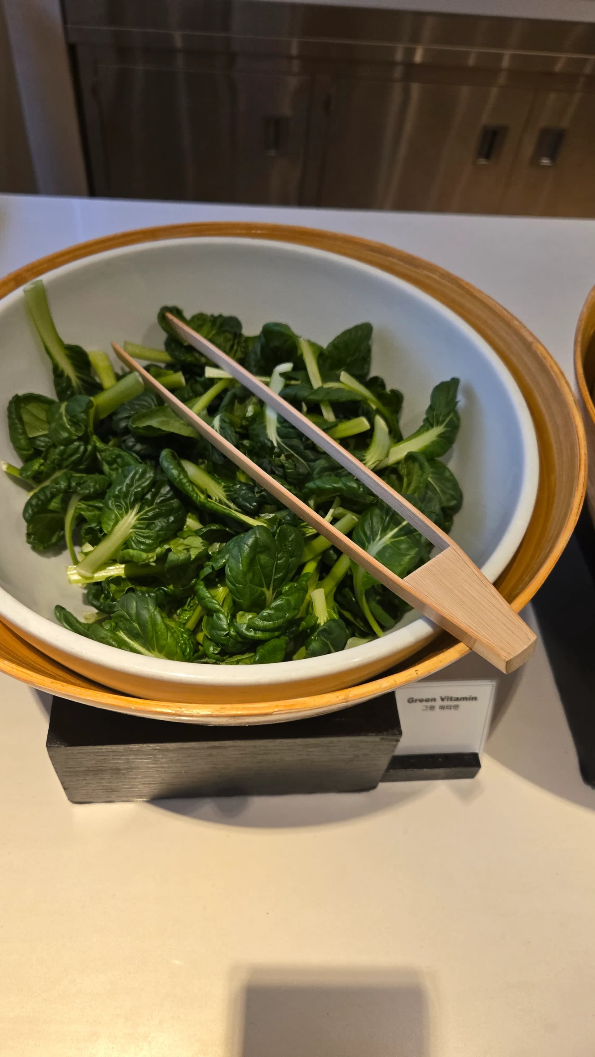 بوك تشوي طازج في سلطة بوفيه الفطور بقوام مقرمش ونكهة خفيفة