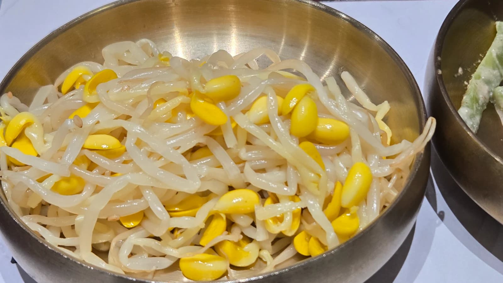 콩나물무침 아삭한 식감 보리밥 비빔 재료