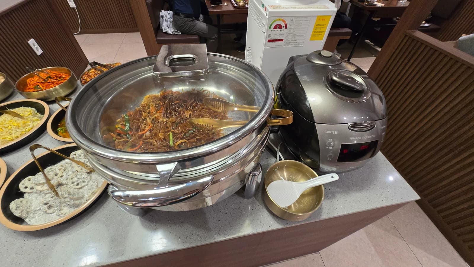 송은정 보리밥 셀프바 잡채 워머 밥솥 리필