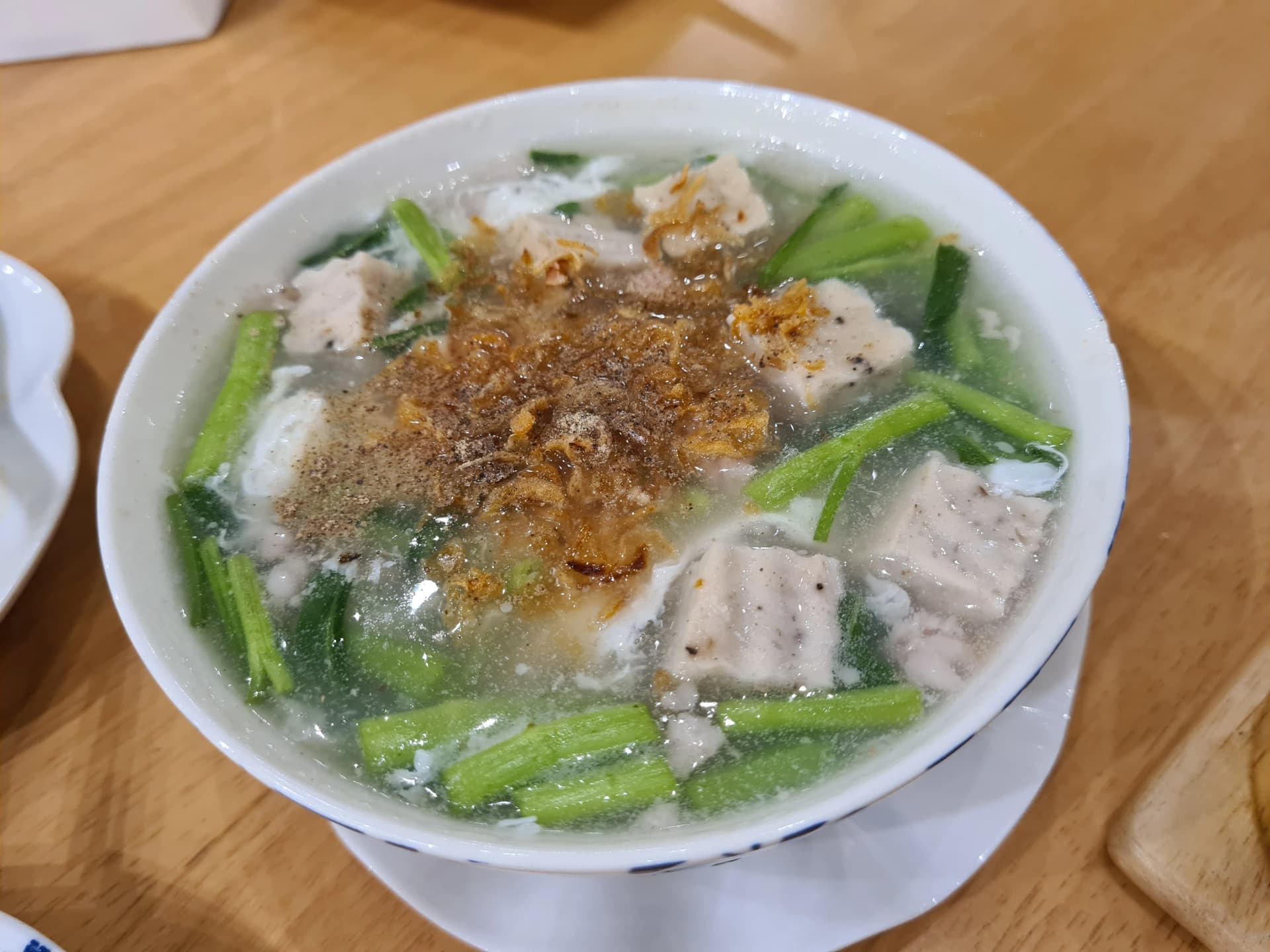 자극이 덜한 태국식 맑은국 수프