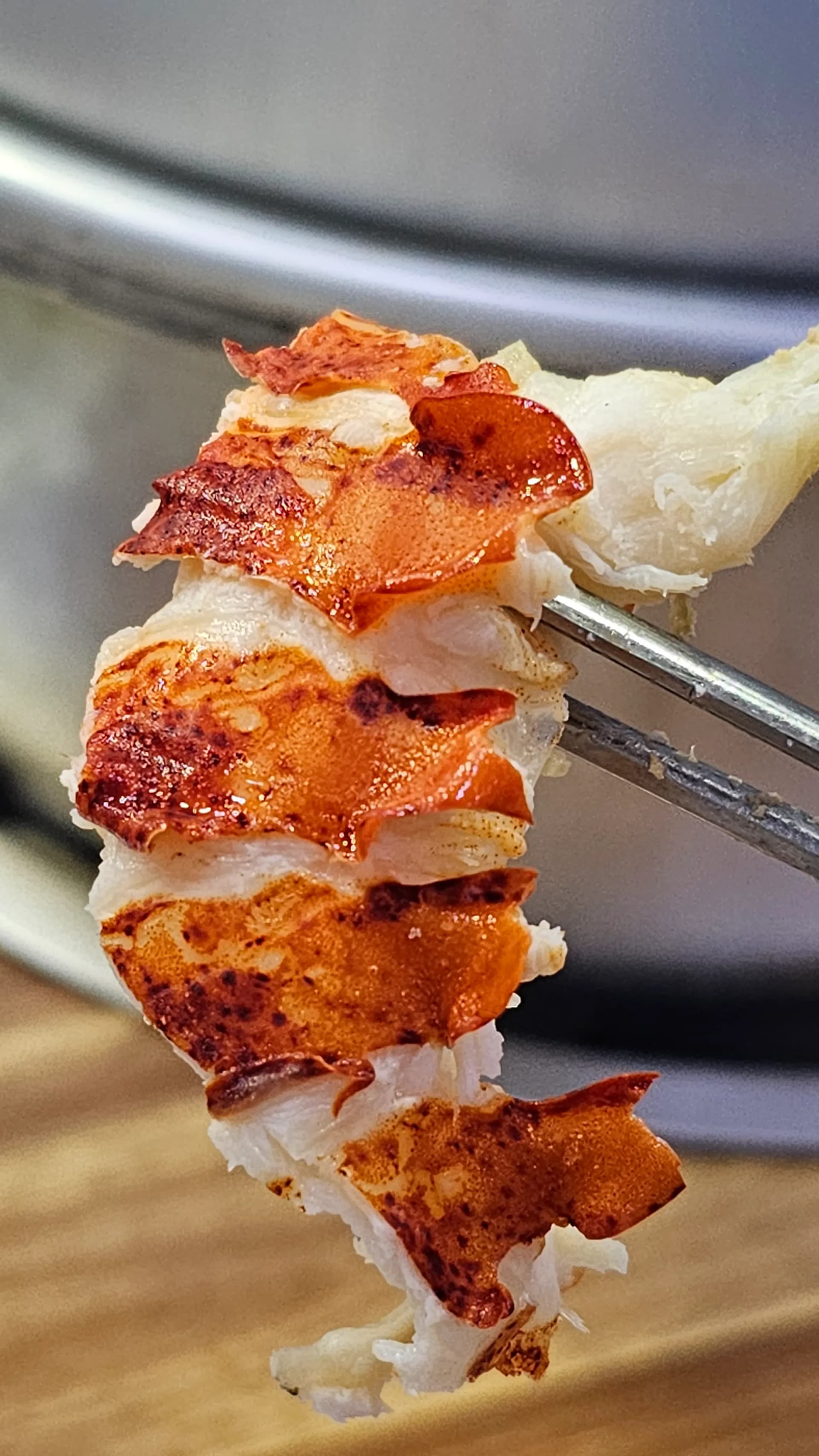 Langosta entera y pulpo en el piso superior del jogaejjim de 5 niveles