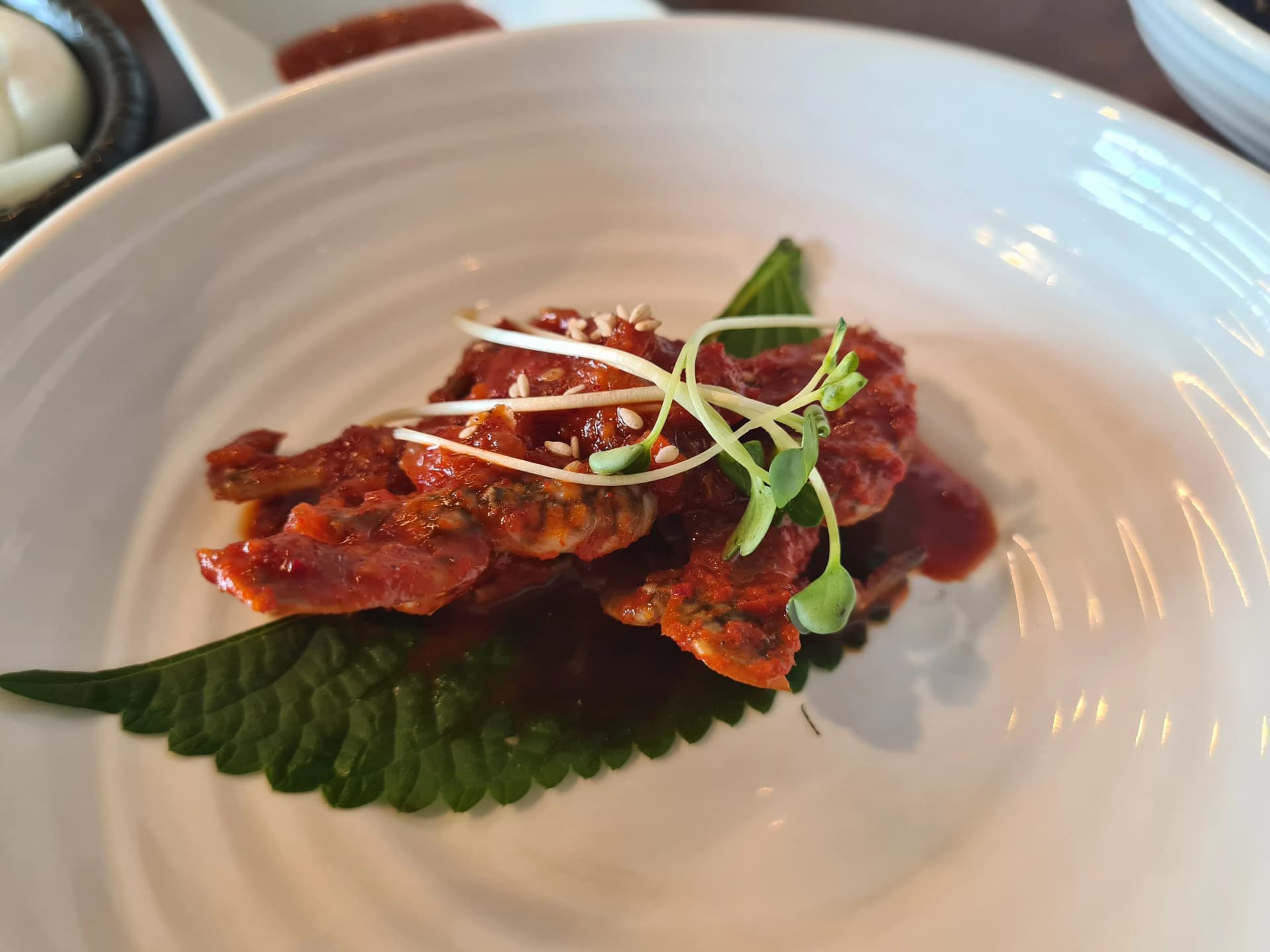 يانغنيوم غيجانغ — سلطعون متبّل بصلصة الصويا يُقدّم كطبق جانبي مجاني مع الشواء