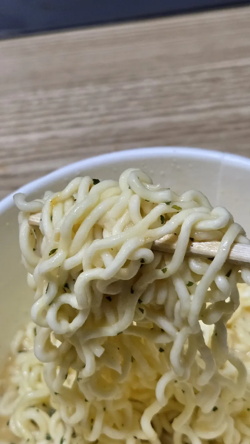 Ama-noodle ephakanyiswa ngezinti, isoso inamathele kahle | 하이제이에스비