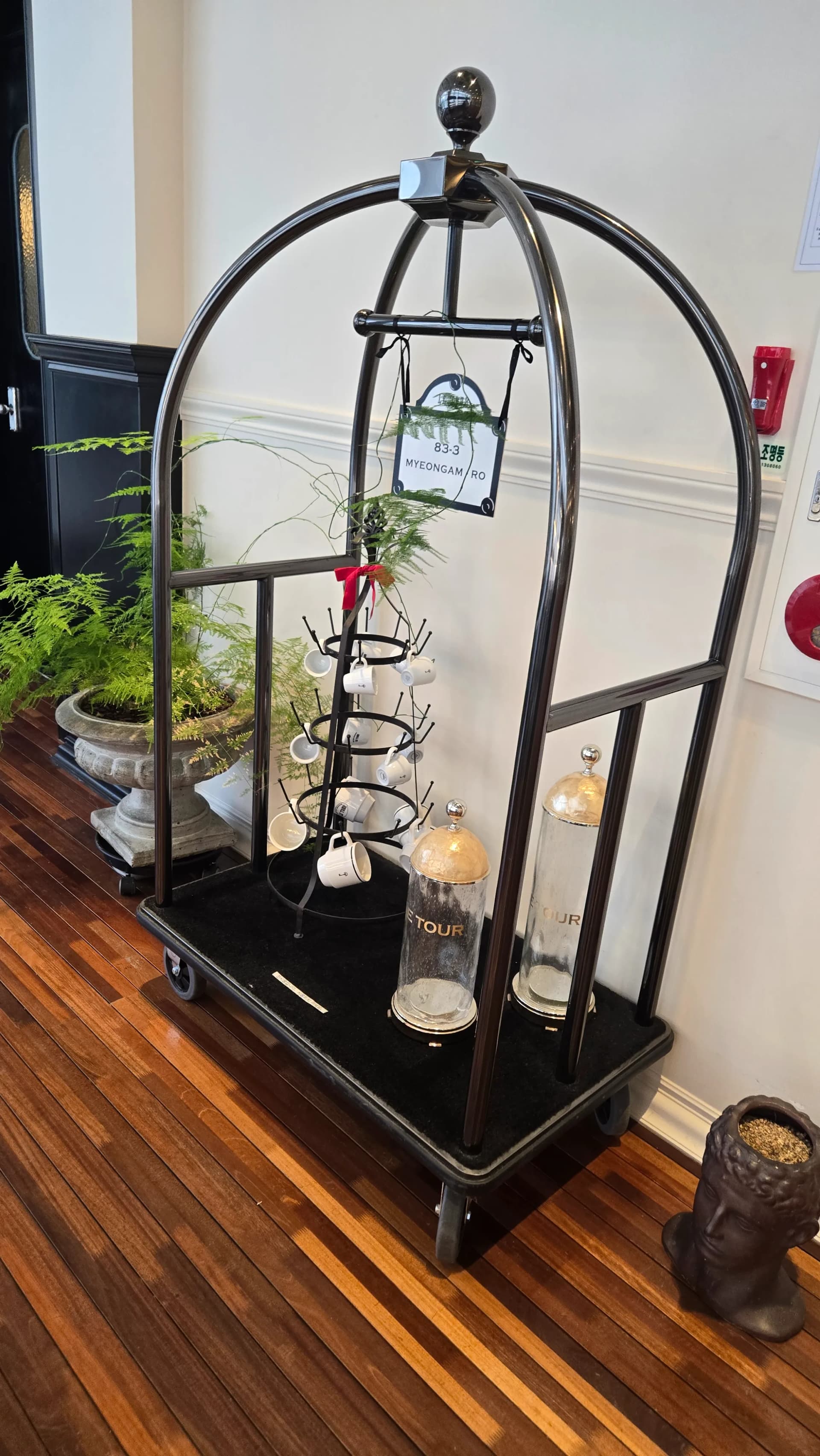 Kariota bellboy faletalimalo fa'aogaina e fai ma fa'ailoga fa'alelei | 하이제이에스비