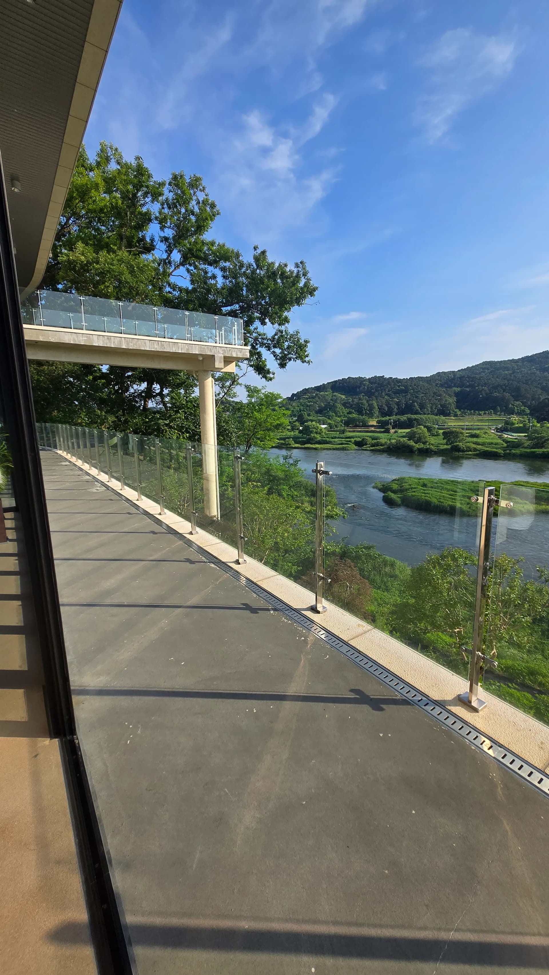카페 노호 루프탑 금강 리버뷰 파노라마 유리난간 세종 부강면 금강뷰 카페 전망 | 하이제이에스비