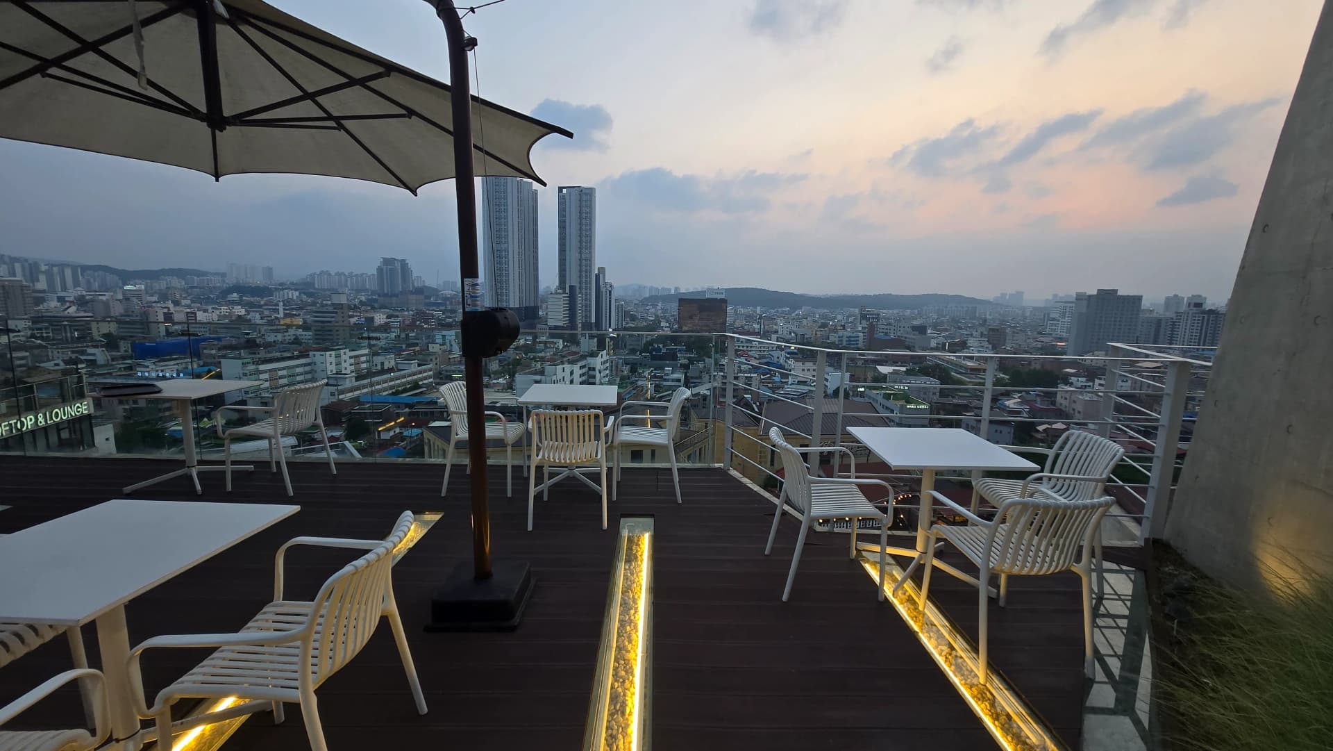 청주 OHJI 카페 루프탑 청주 시내 전망 파노라마 뷰 | 하이제이에스비