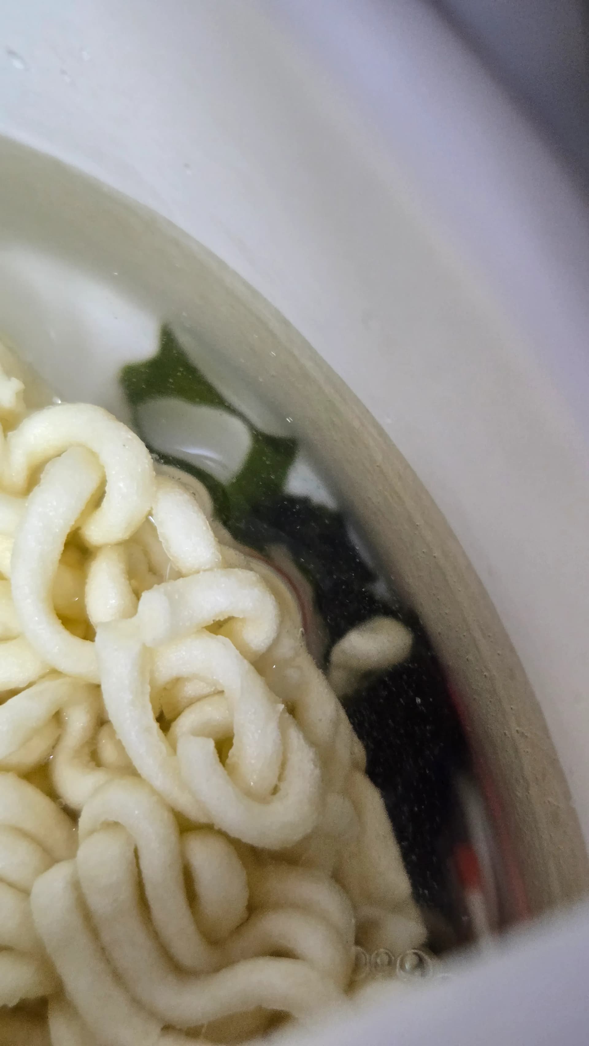 Ukuvala eduze okokugcoba okungu-miyeok phakathi kwama-noodle eRabokguri, ukunambitheka kwasolwandle kuyabonakala | 하이제이에스비