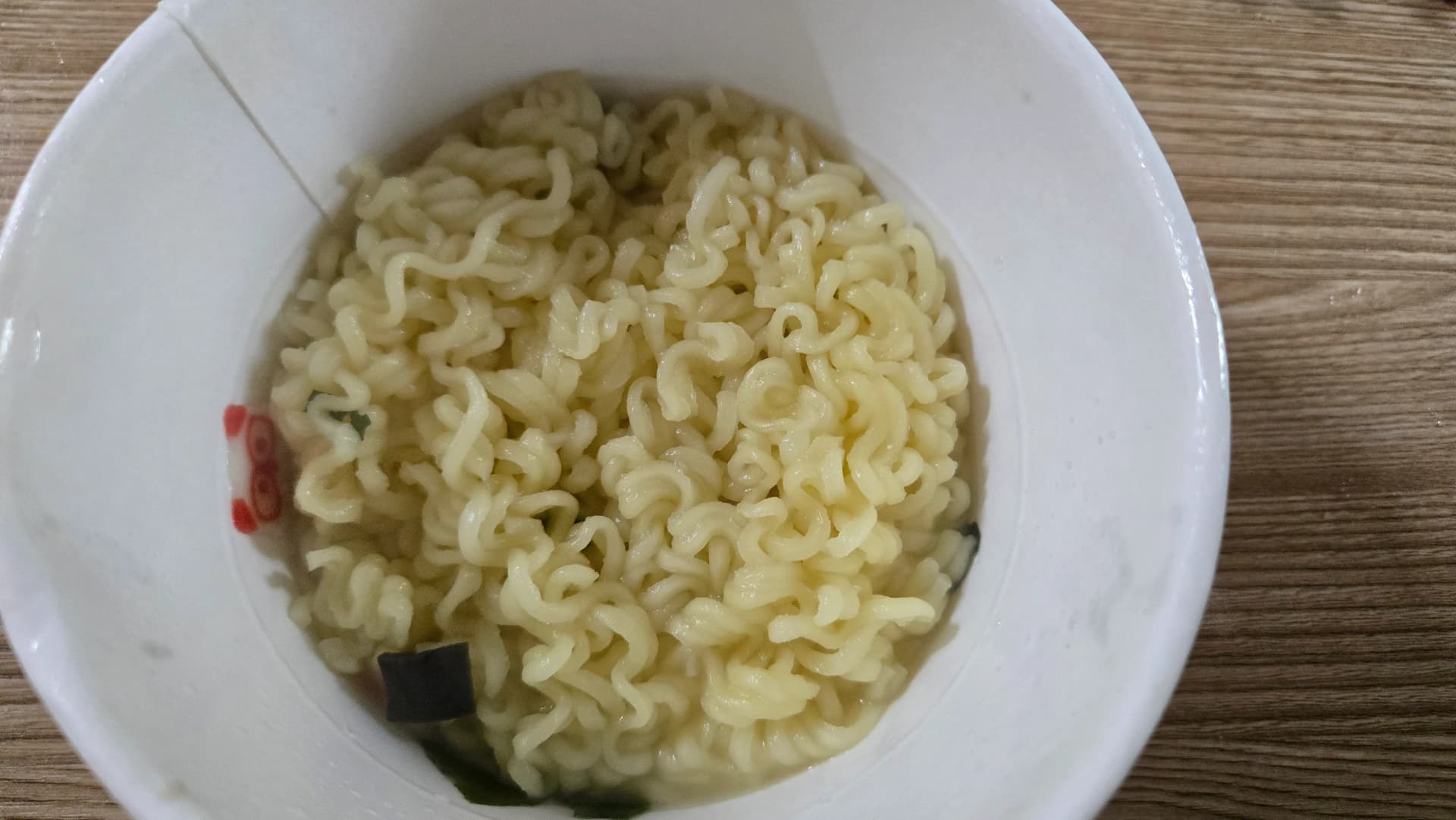 Ama-noodle eRabokguri aphekwe imizuzu emi-3 nge-microwave, abonakala ephesheya futhi evuvukele | 하이제이에스비