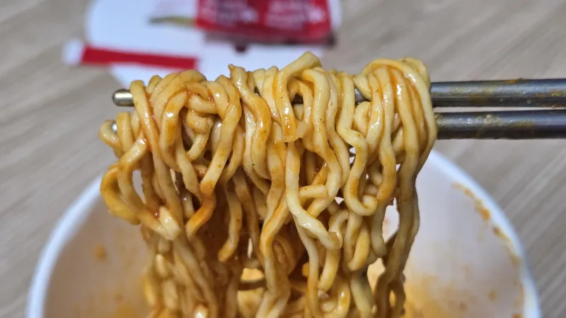 ئاچچىق نوودلې Buldak Pu Phat Phong Kari يېقىن سۈرەت | 하이제이에스비