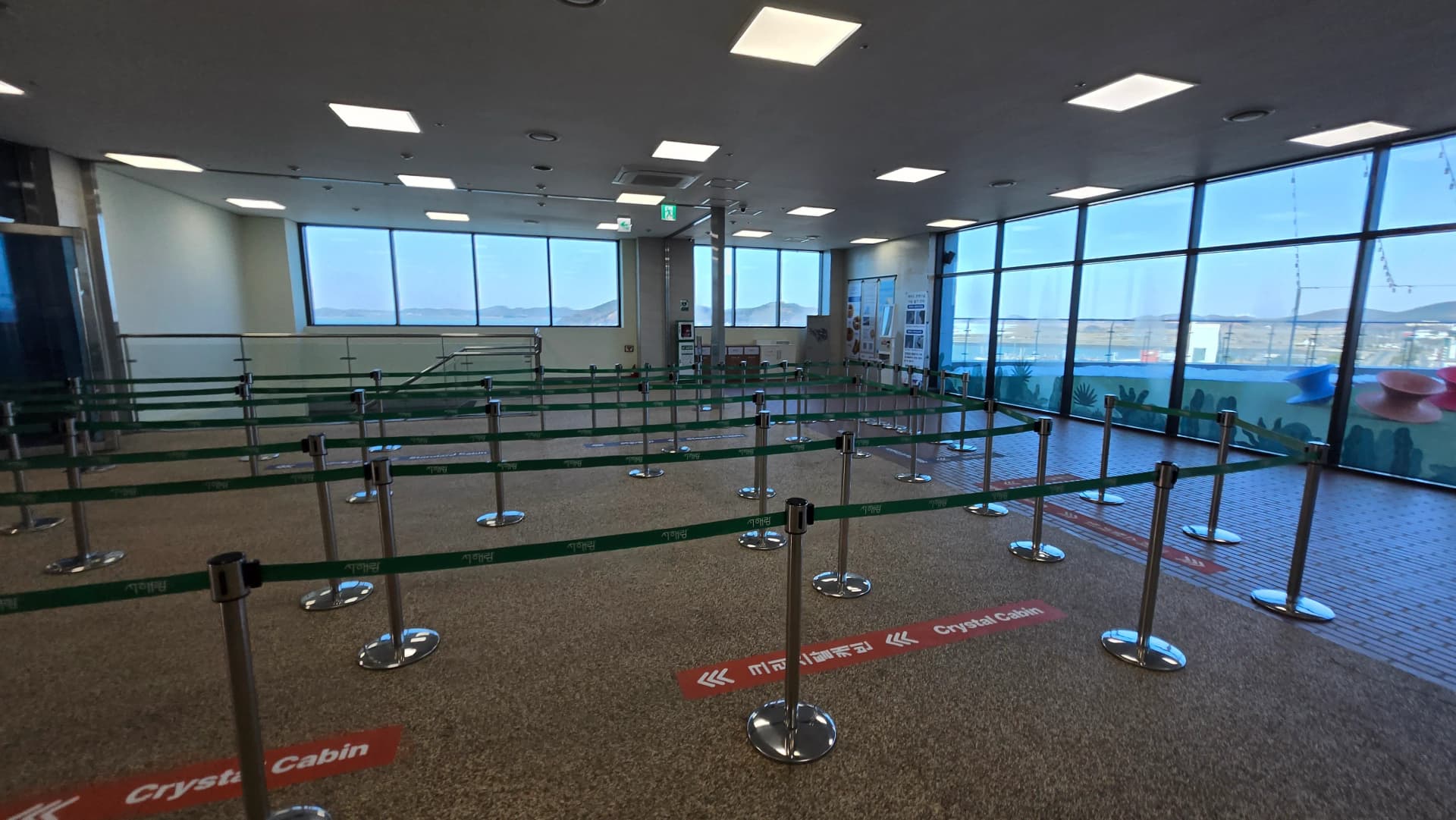 Indawo yokulinda ye-cable car ngaphakathi kanye nokubuka kolwandle ngamawindi | 하이제이에스비