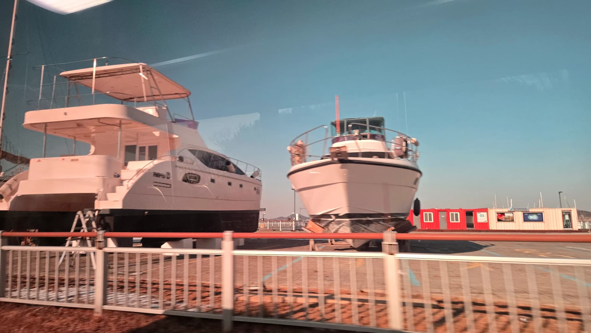 Amatshe nezintaba zesiqhingi kusuka ebhasini | 하이제이에스비