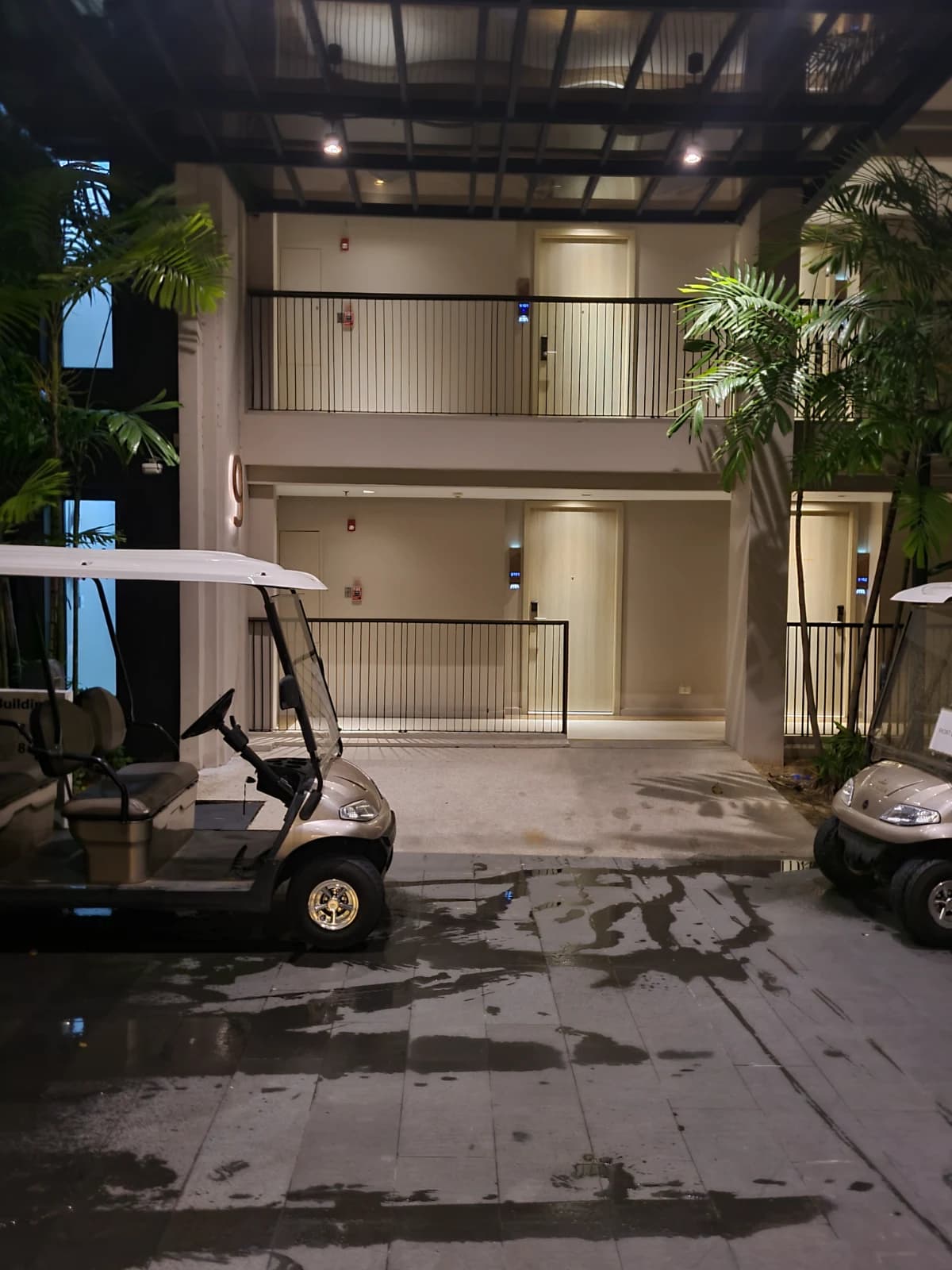 Divalux Resort 로비 소파 대기 공간과 편안한 좌석 배치