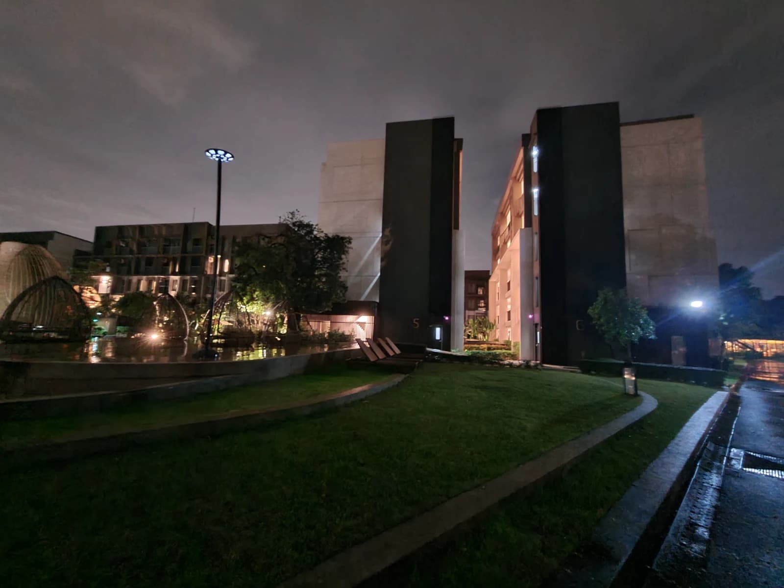 Divalux Resort 객실동 야경과 정원 조경 조명