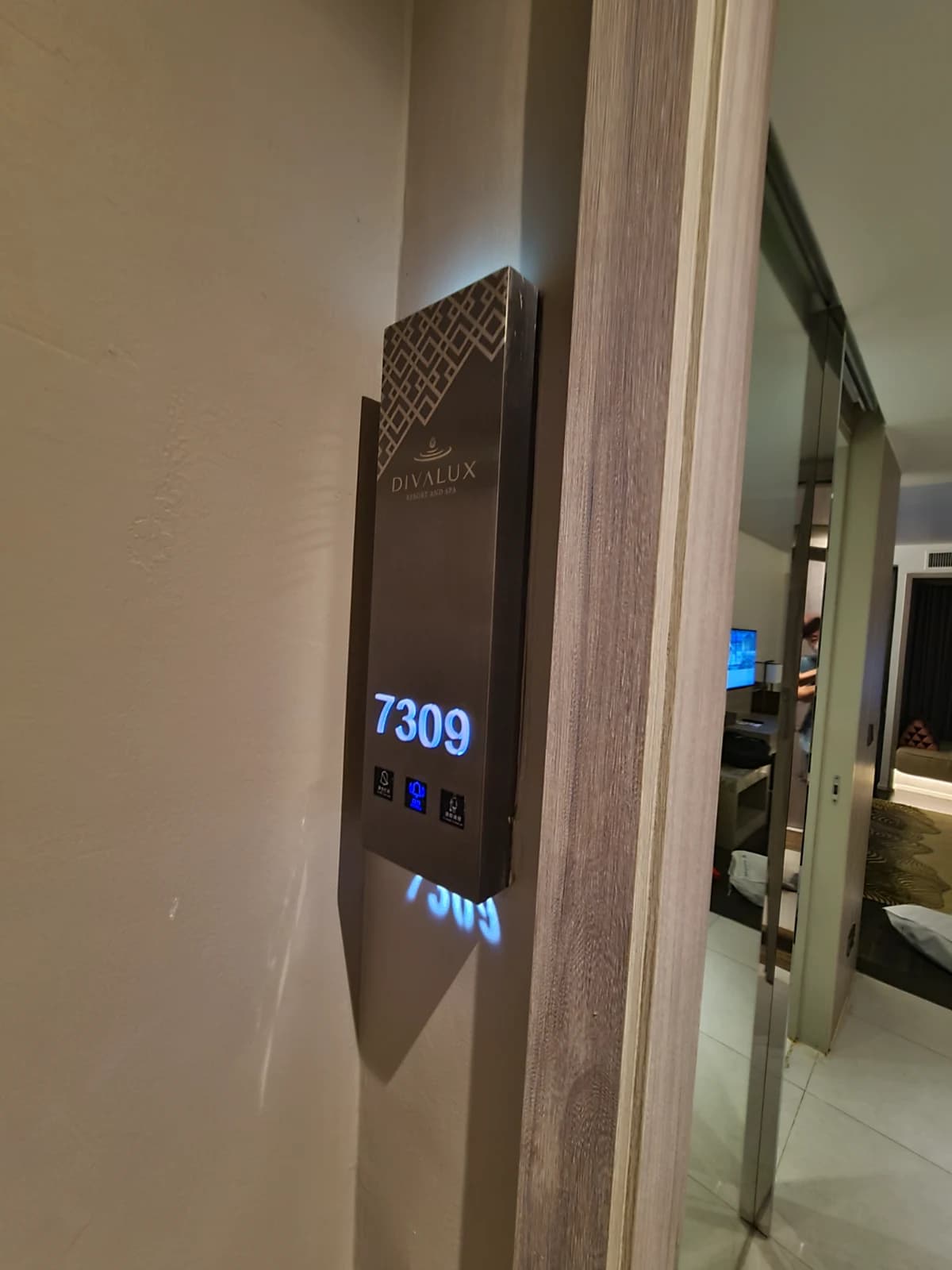Divalux Resort 7309호 객실 입구 룸 넘버 사인