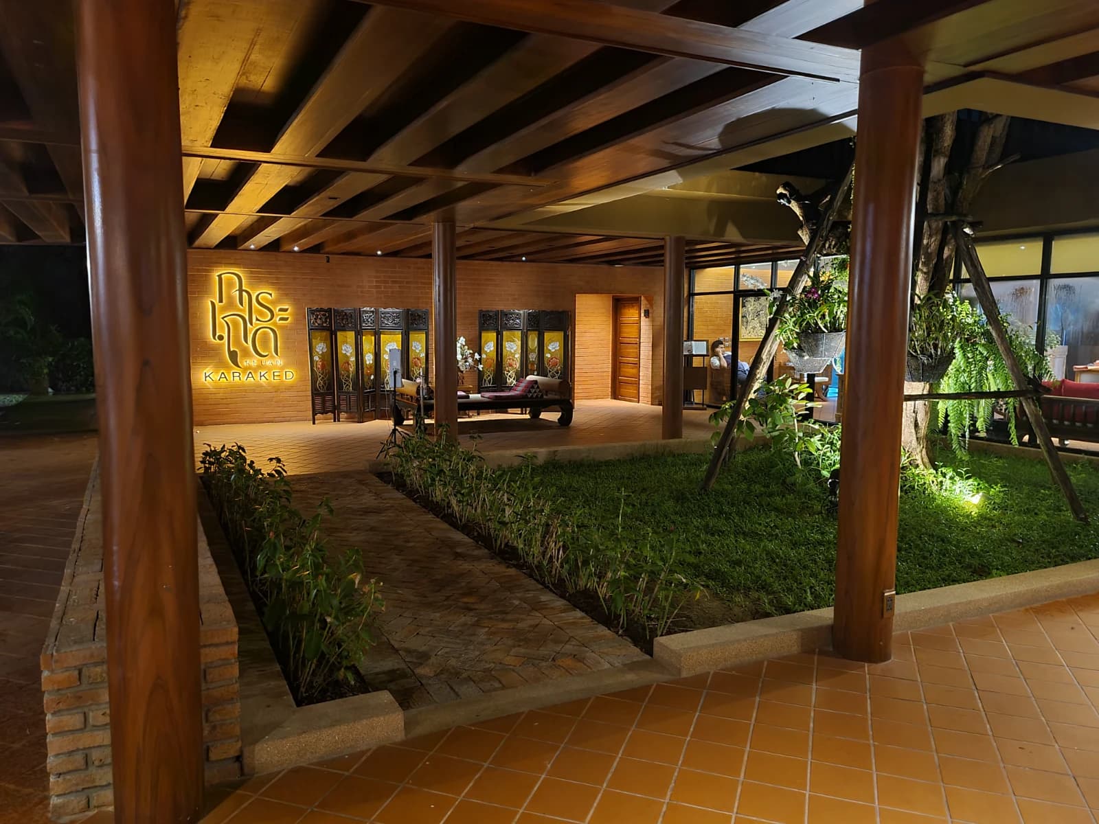 Divalux Resort 주변 도로와 외부 환경