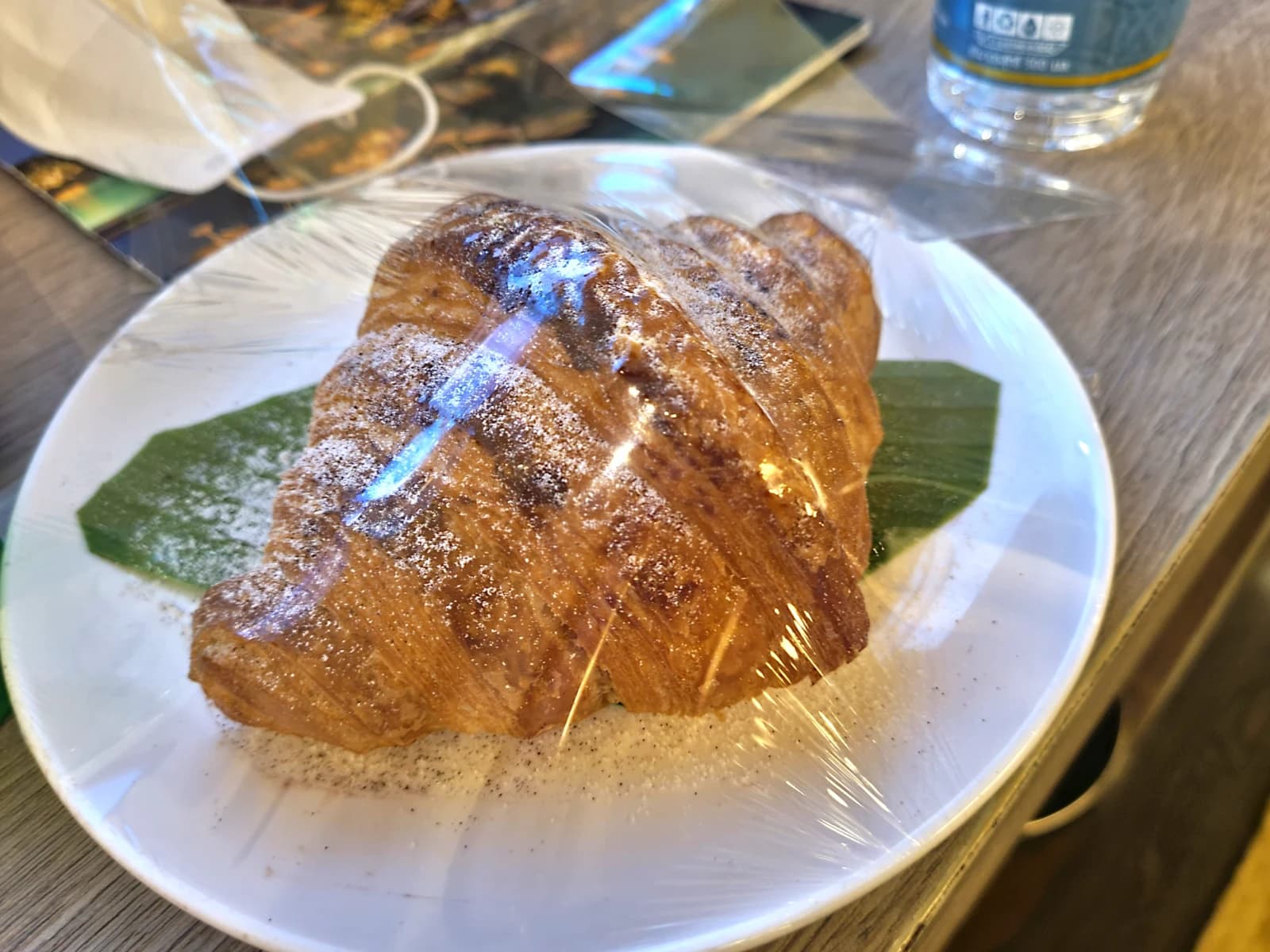 Divalux Resort 룸서비스 크루아상과 음료