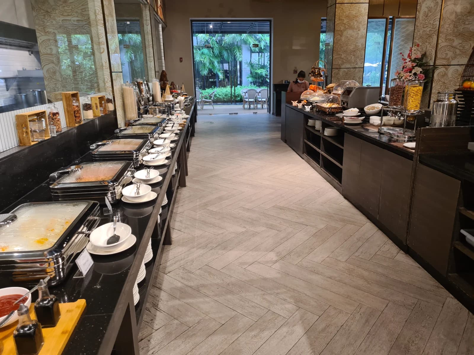 Divalux Resort 조식 뷔페 음식 배치 전체 전경