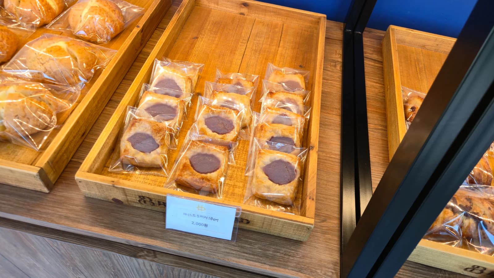 Individually wrapped rye apple pie and French rolls