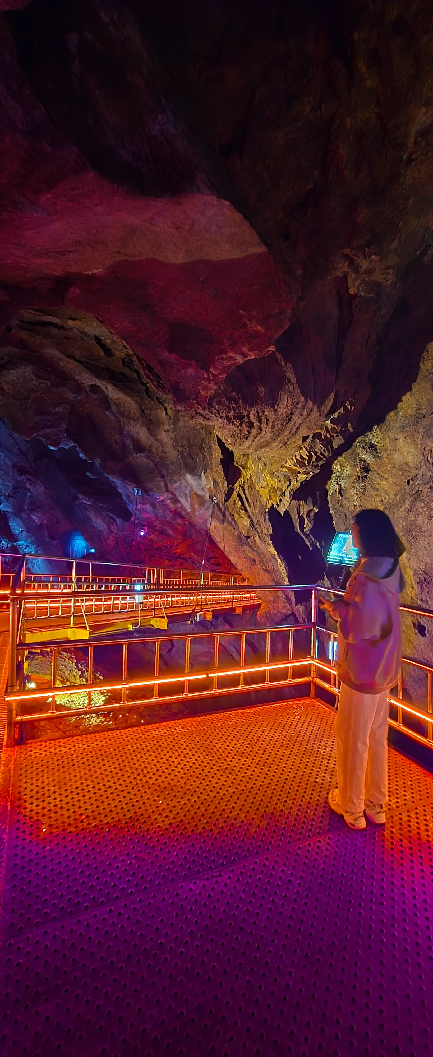 Ruang pandangan luas dengan lampu merah selepas menuruni 365 anak tangga | 하이제이에스비