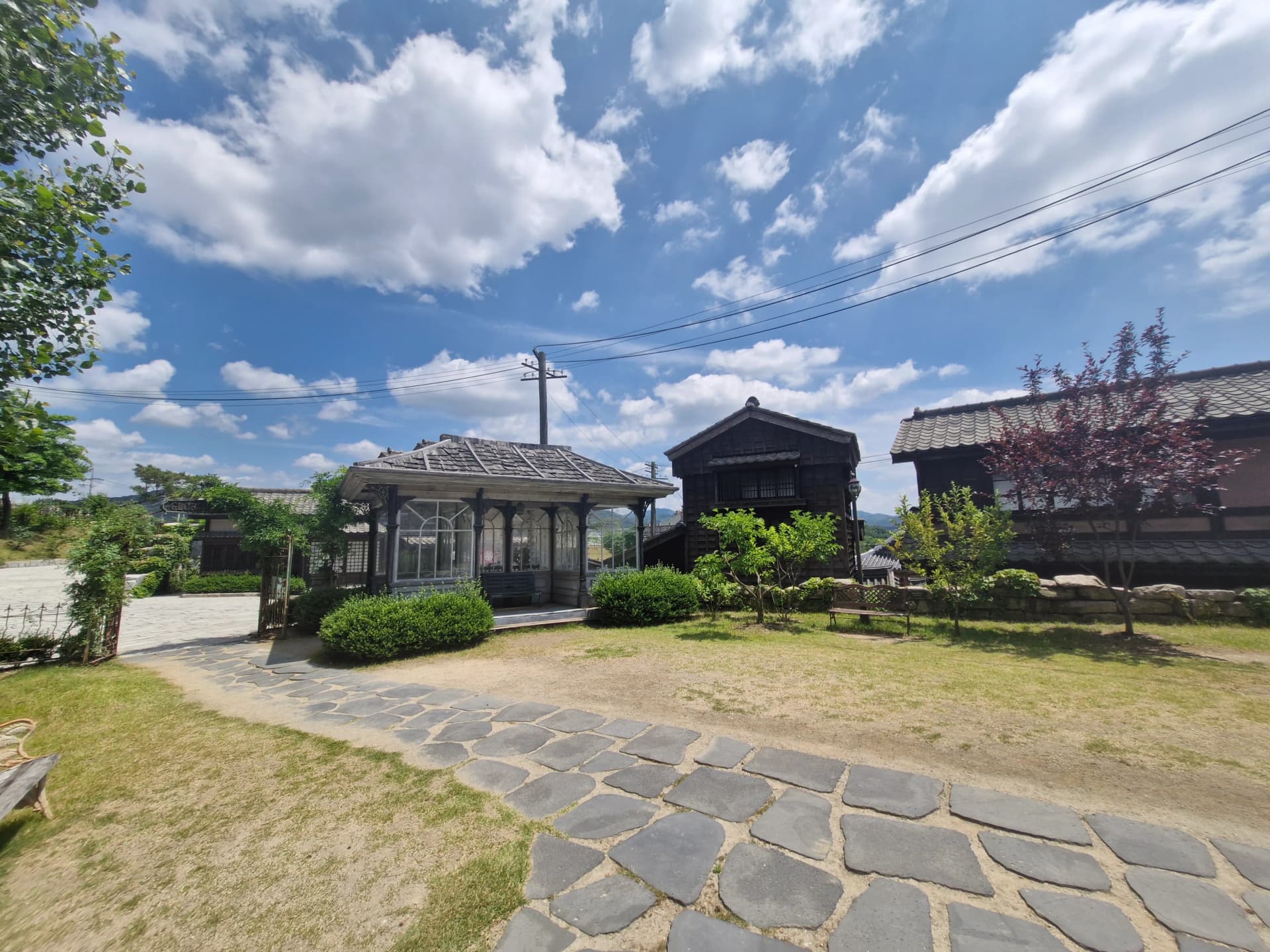 Pemandangan jalanan era 1900-an dari pintu masuk Sunshine Studio | 하이제이에스비