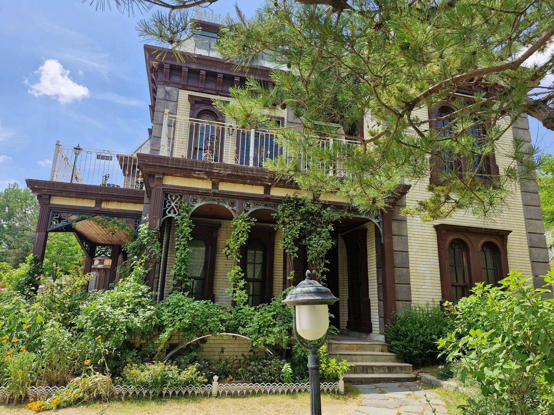 Tampilan luar Glory Hotel di Sunshine Studio | 하이제이에스비