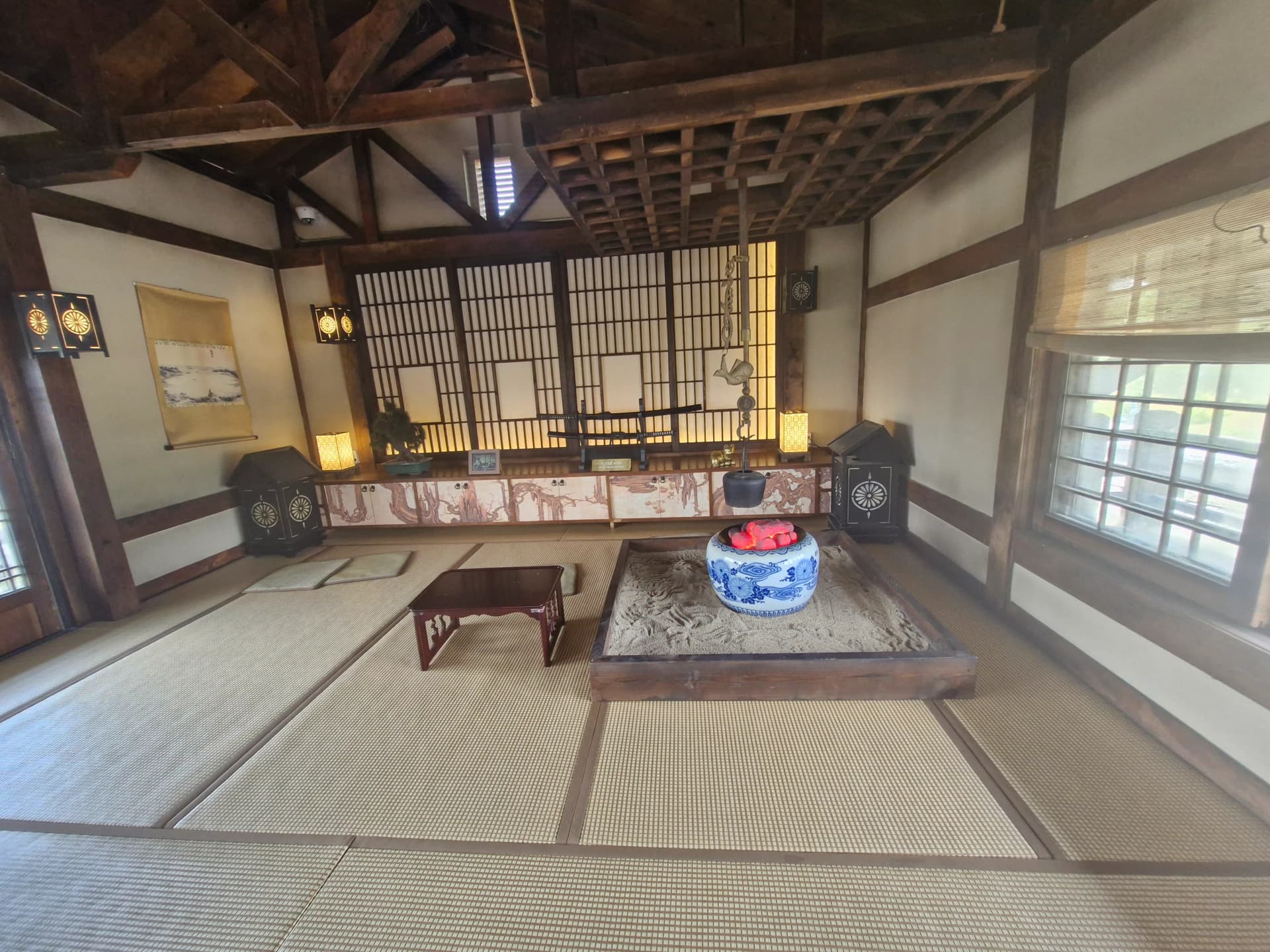 Lantai tatami dan perapian di kamar Kudo Hina dari Mr. Sunshine | 하이제이에스비