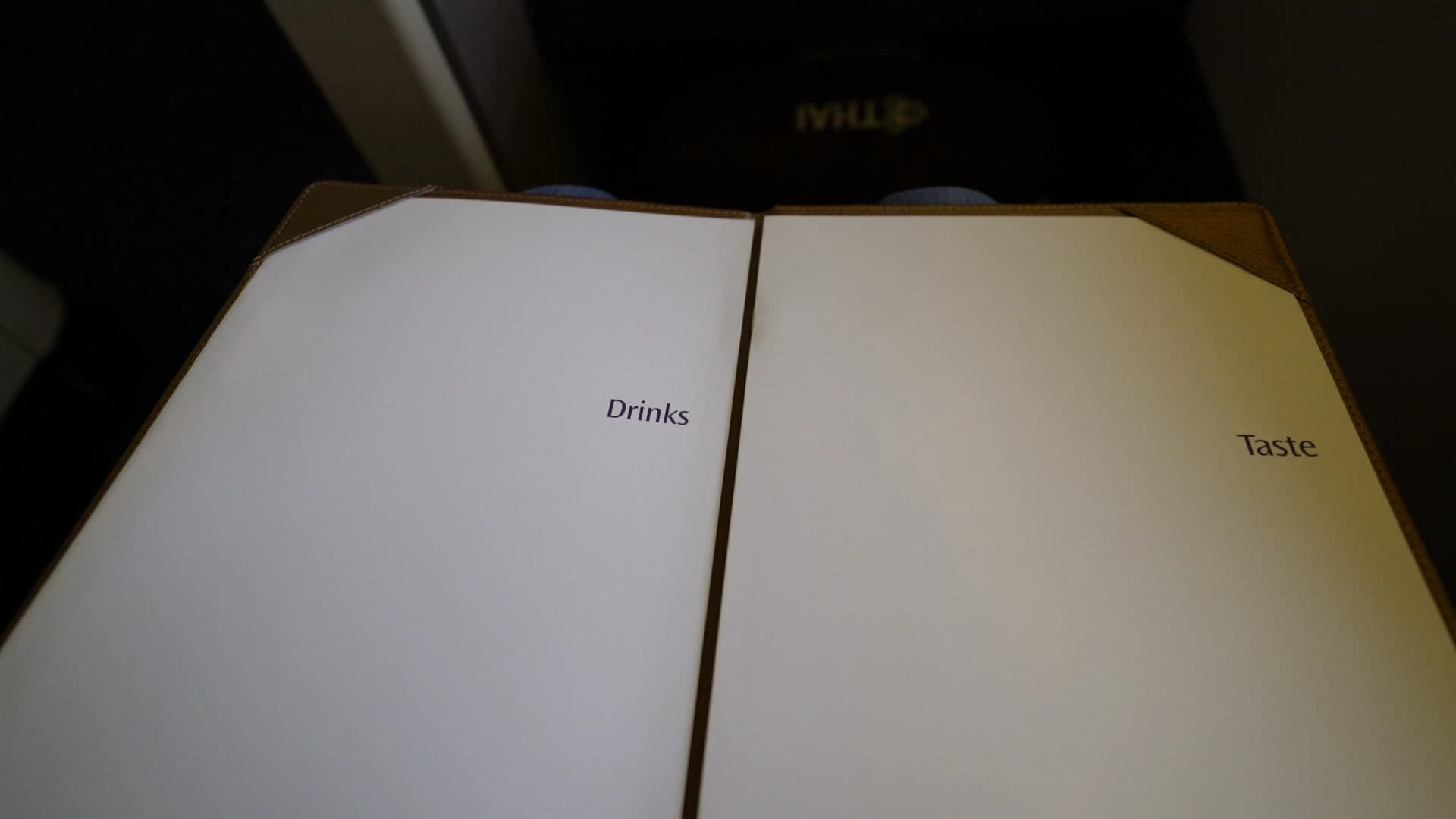 타이항공 로열 퍼스트 클래스 가죽 커버 메뉴북 표지