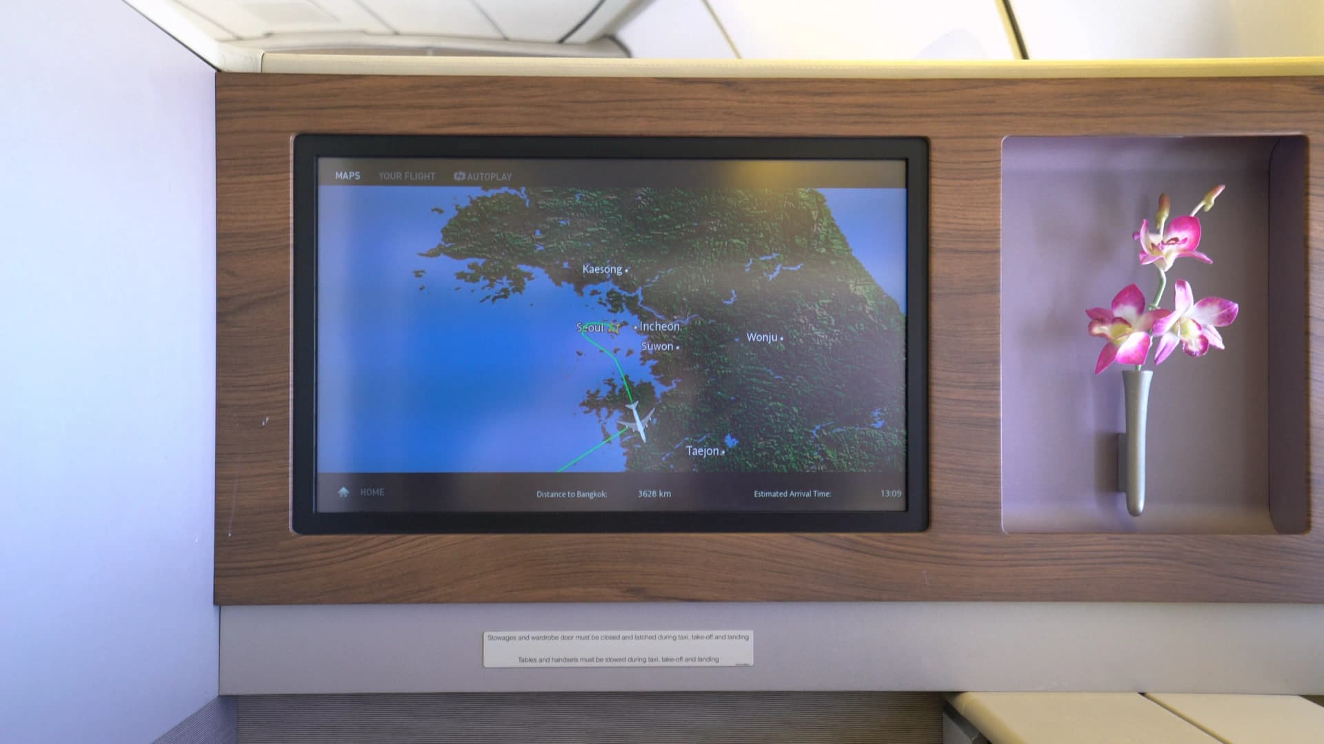 타이항공 퍼스트클래스 23인치 모니터 에어쇼 화면, 인천 출발 방콕까지 3628km 표시