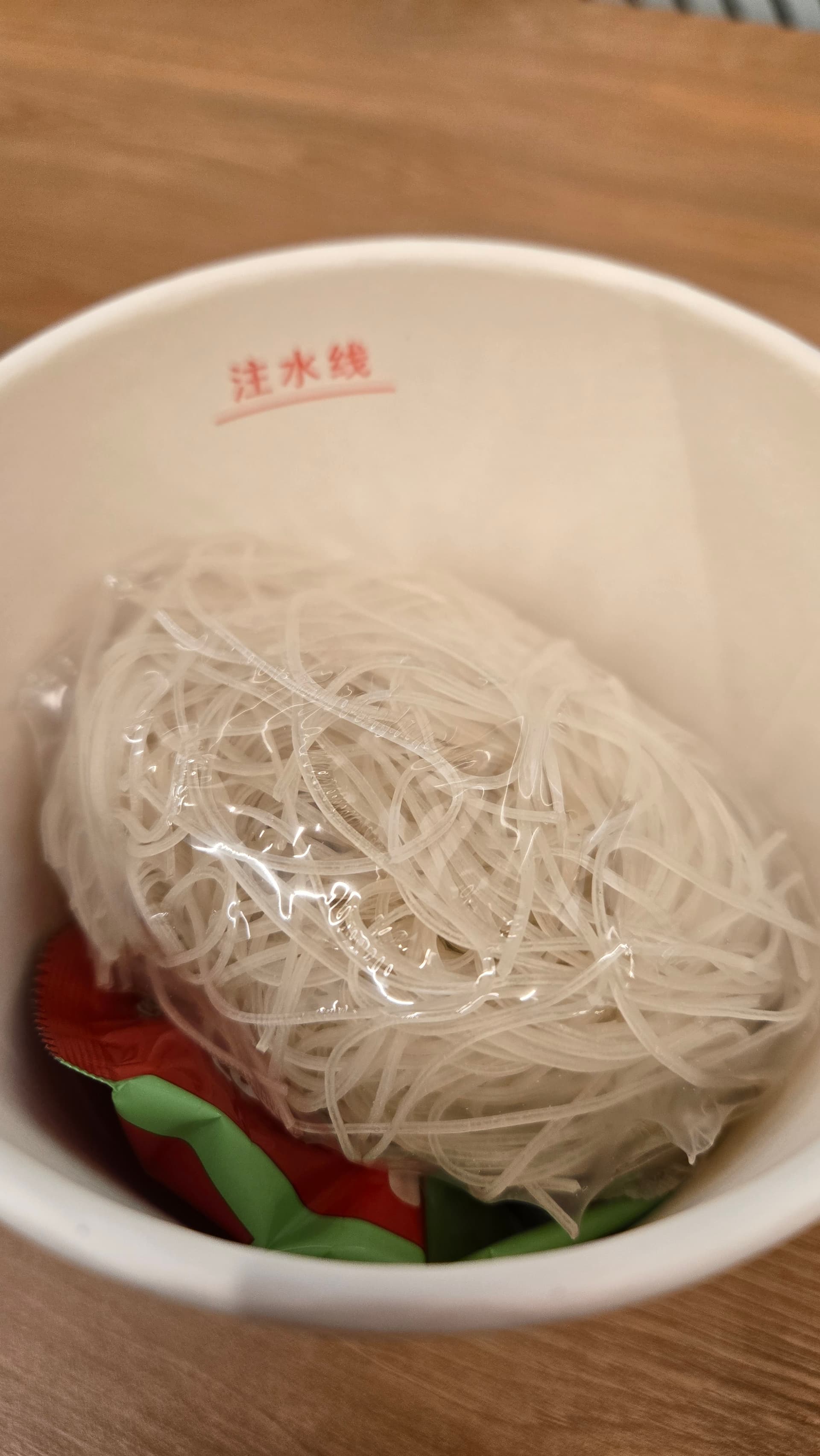 Haidilao mara fun lid opened noodles and sauces