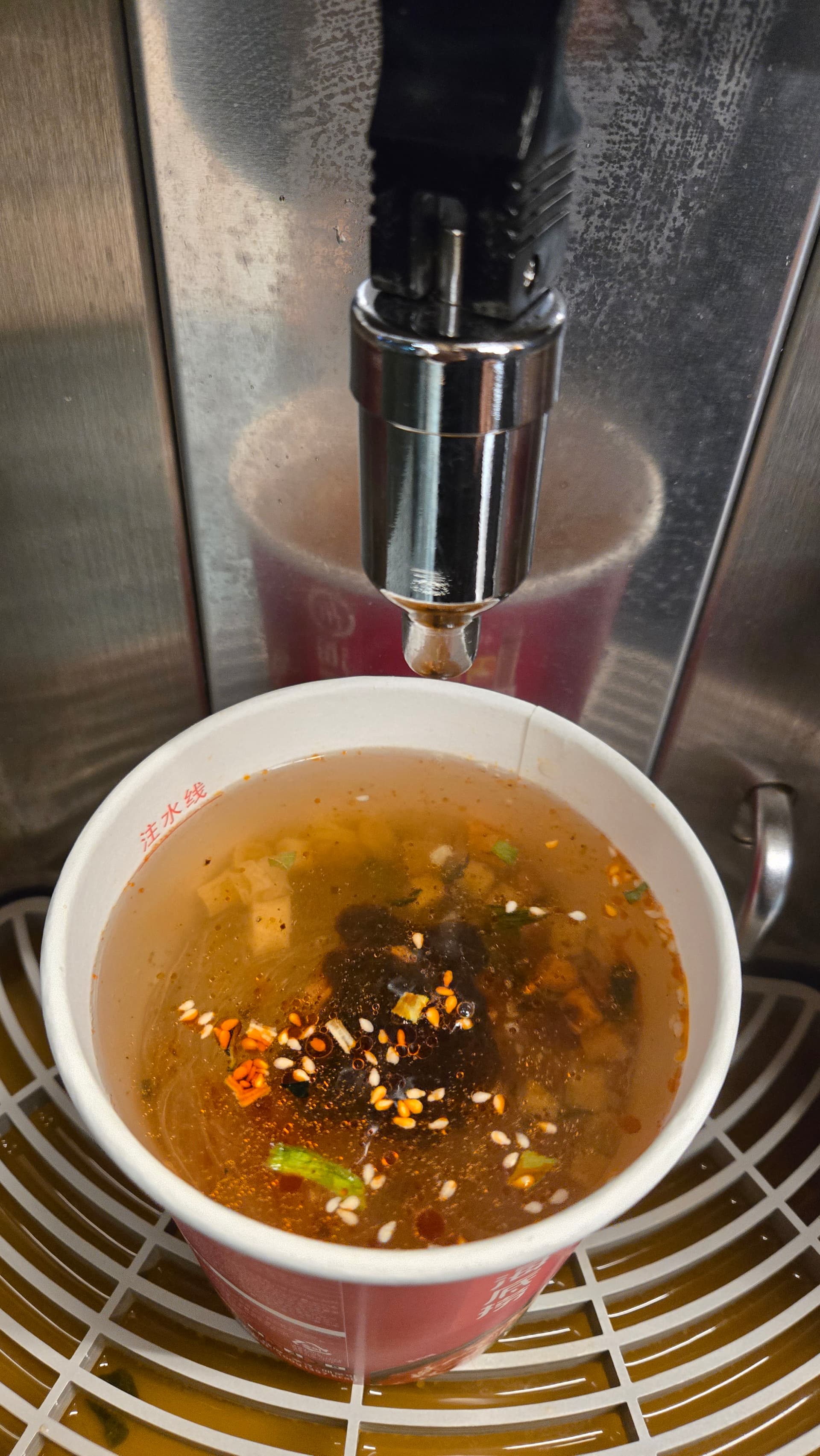 Haidilao mara fun hot water after red oil on top
