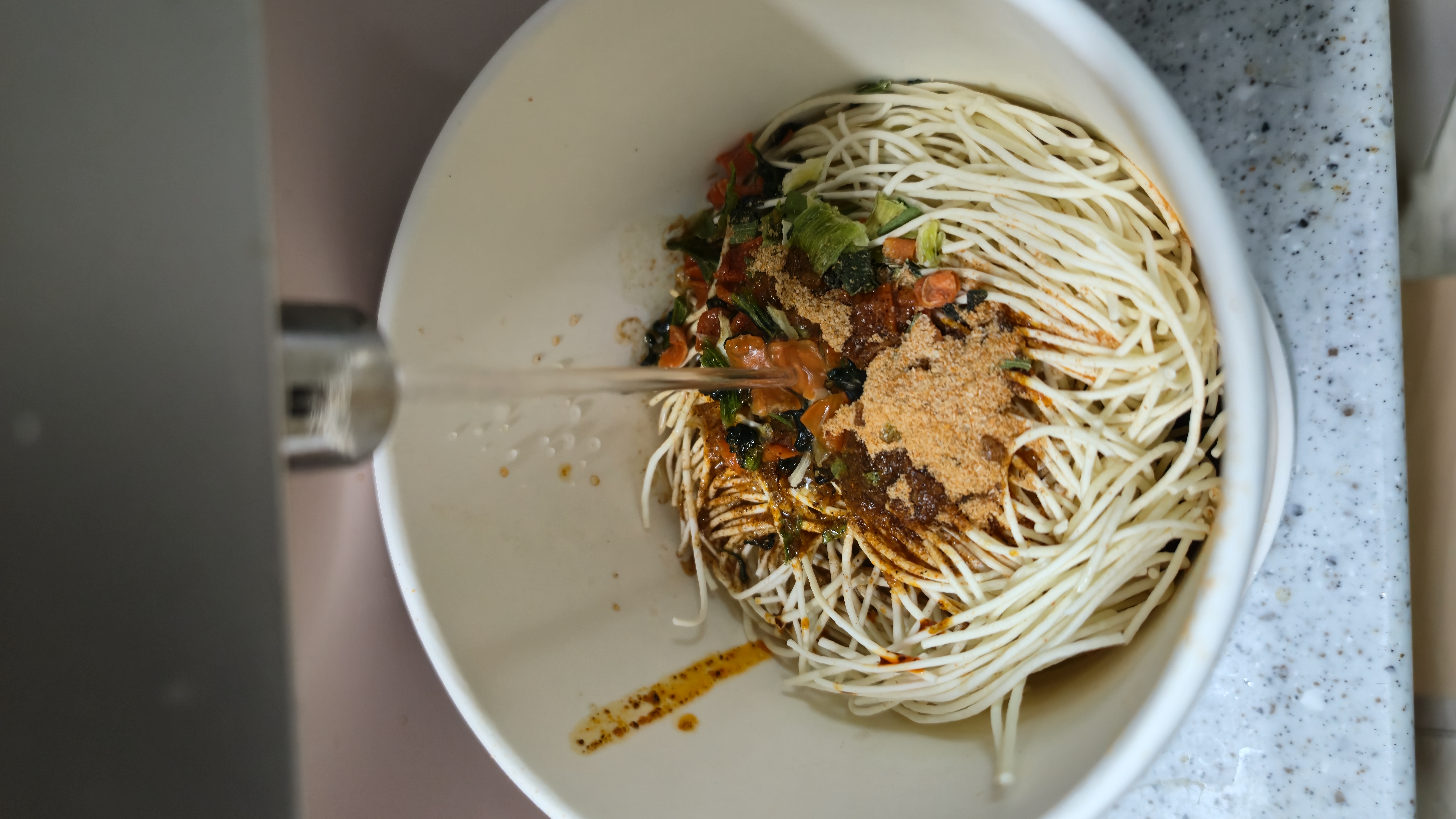 Халуун ус хийж байгаа үйл явц | 하이제이에스비