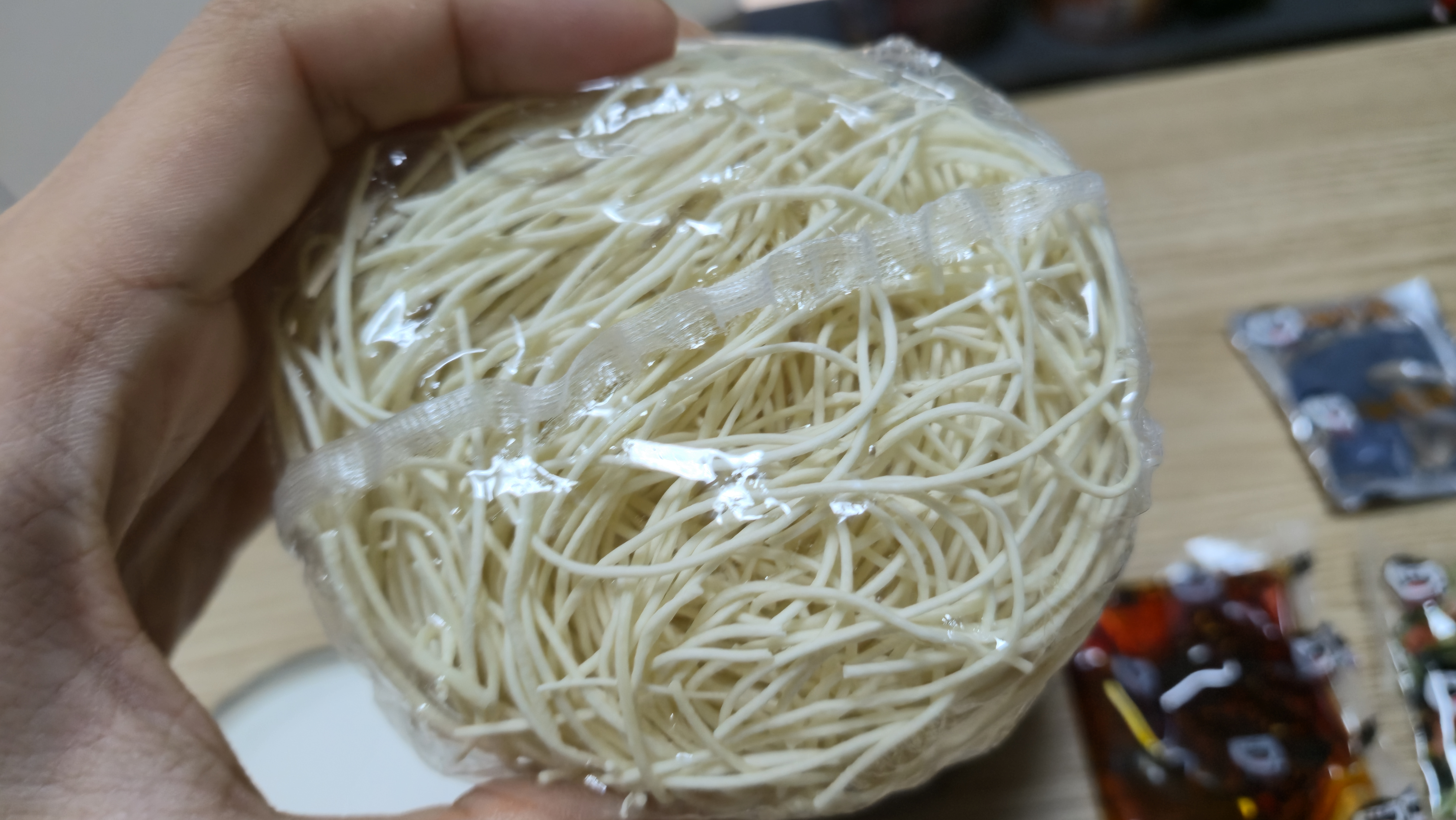 Chongqing nuudlid plasti pakendis lähedalt