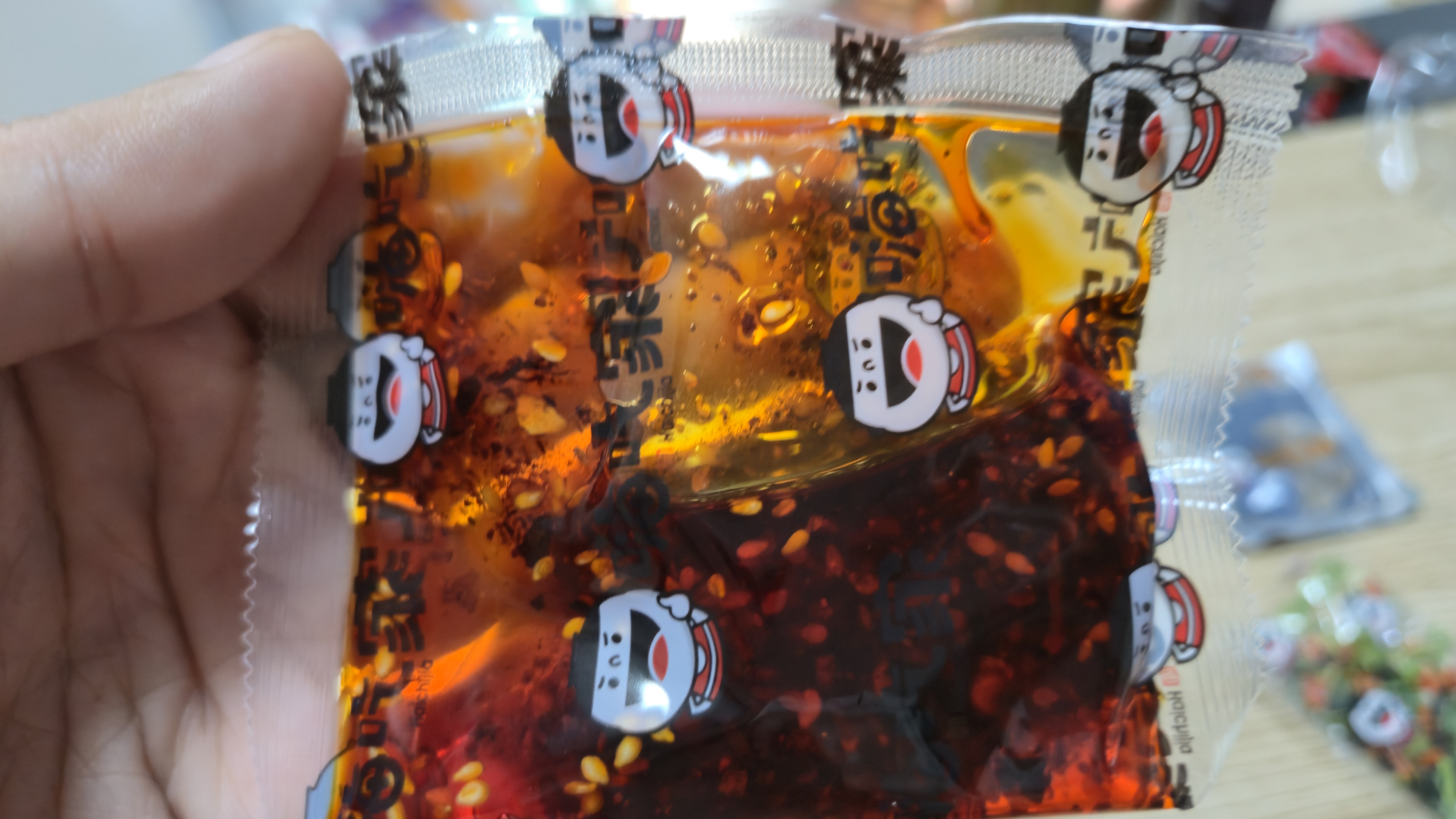 Мөнгөлөг ууттай нунтаг соус | 하이제이에스비