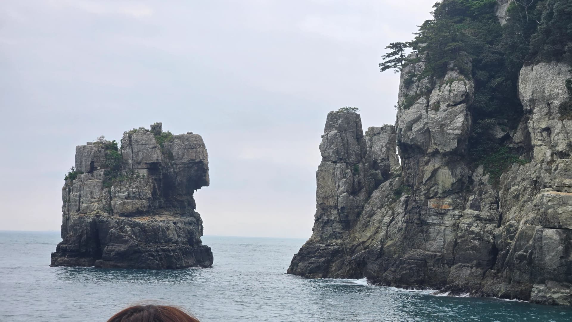 해금강 사자바위 유람선에서 촬영한 전경 | 하이제이에스비