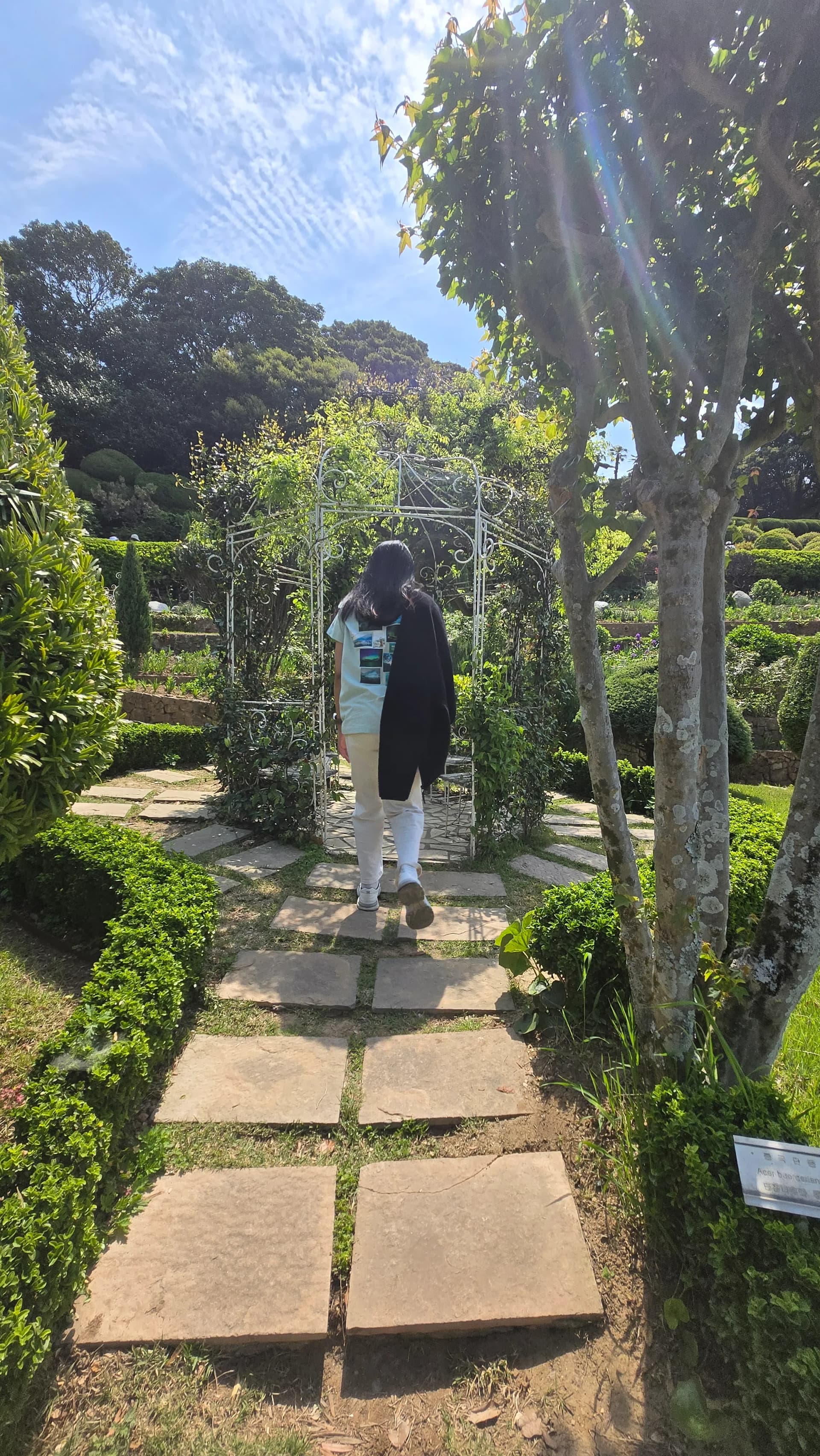 외도 보타니아 숨겨진 허브 정원 하얀 아치문 | 하이제이에스비