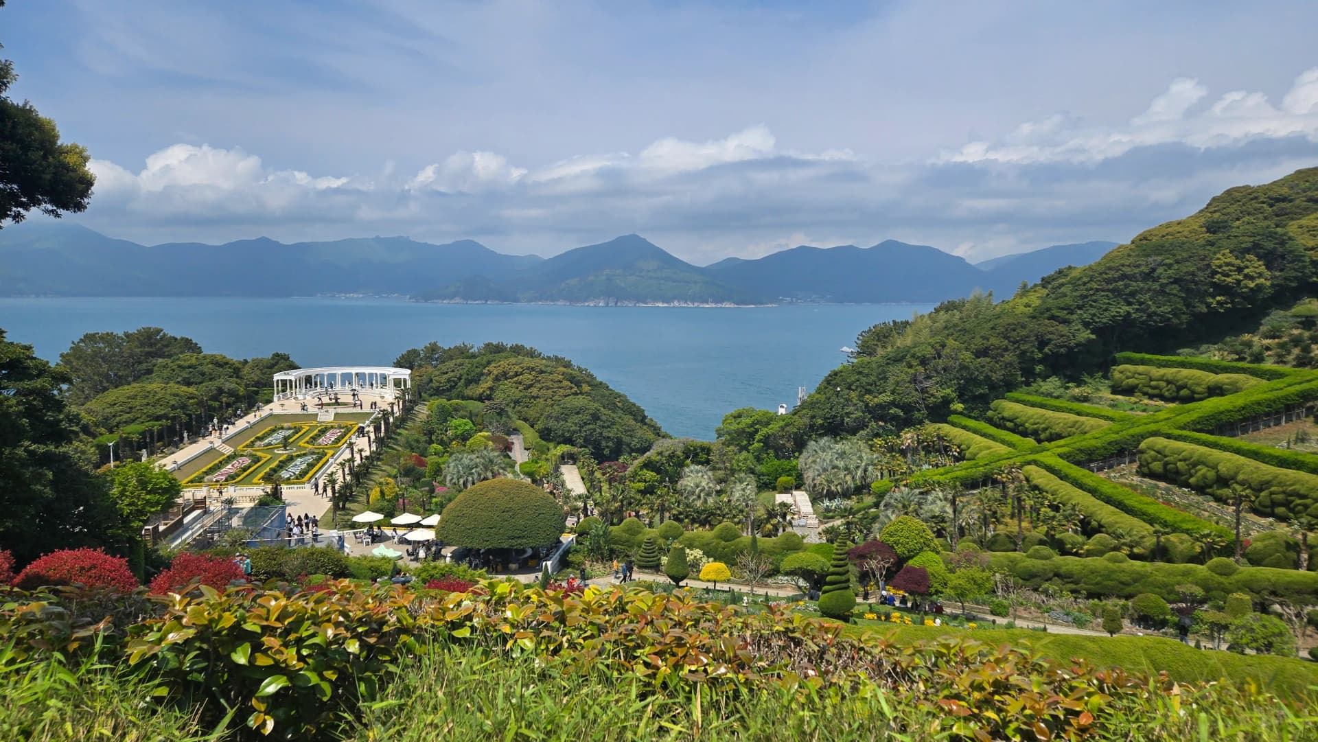 외도 보타니아 정상에서 내려다본 비너스 가든 나무 정원 바다 전경 | 하이제이에스비