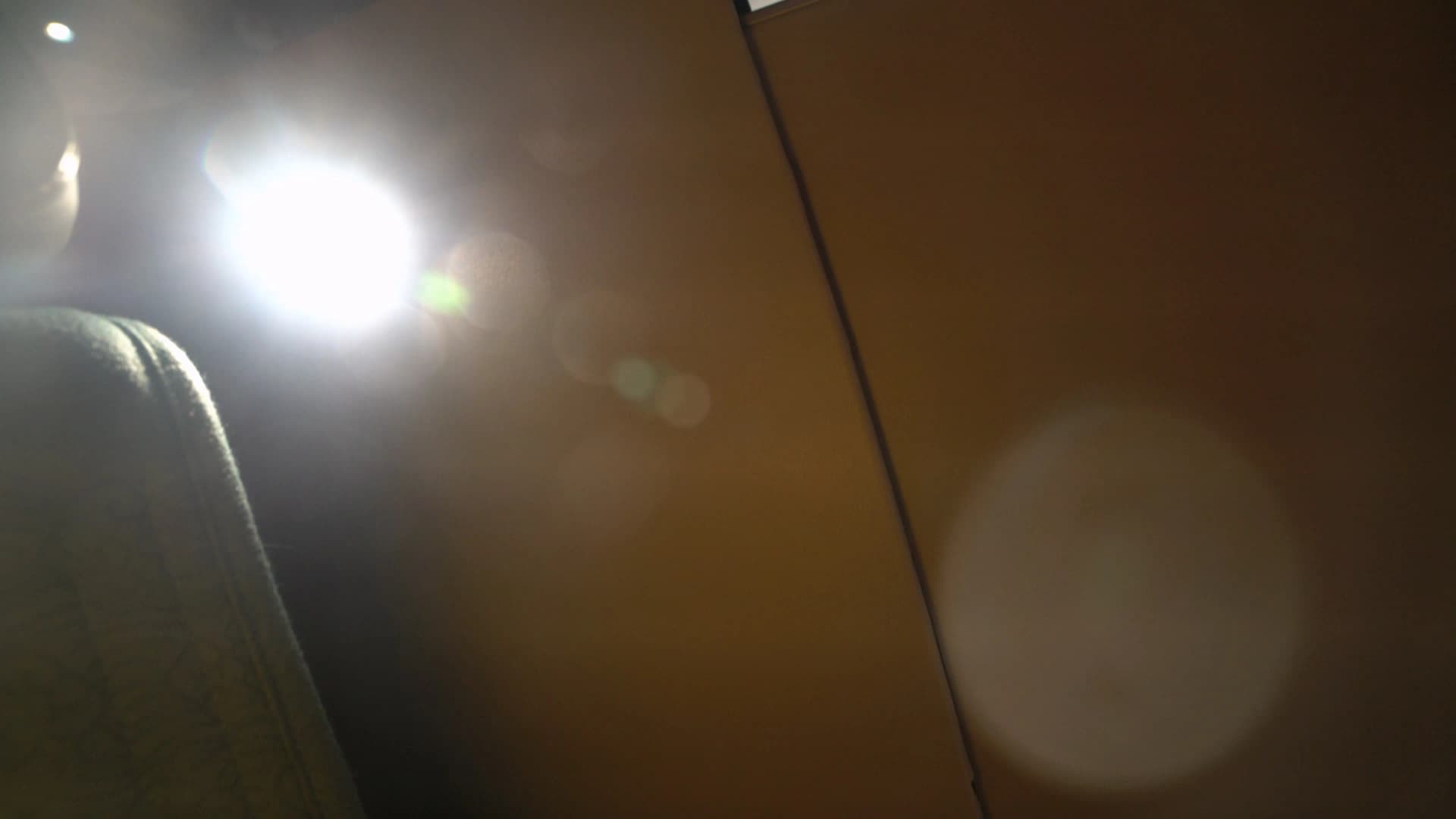 Personal reading light switched on during night flight in Korean Air 747-8i Prestige Class with no light spill to adjacent seat