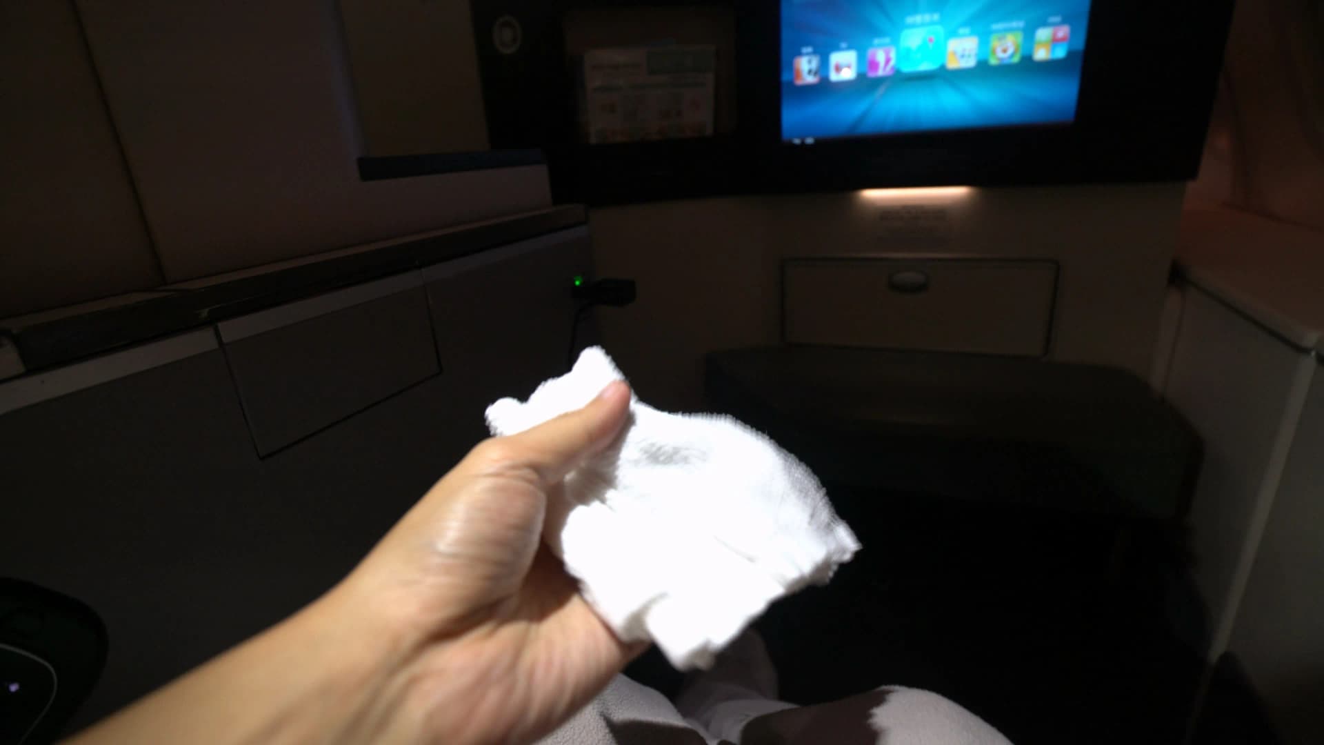 Warm towel served before the Prestige Class in-flight meal on Korean Air 747-8i